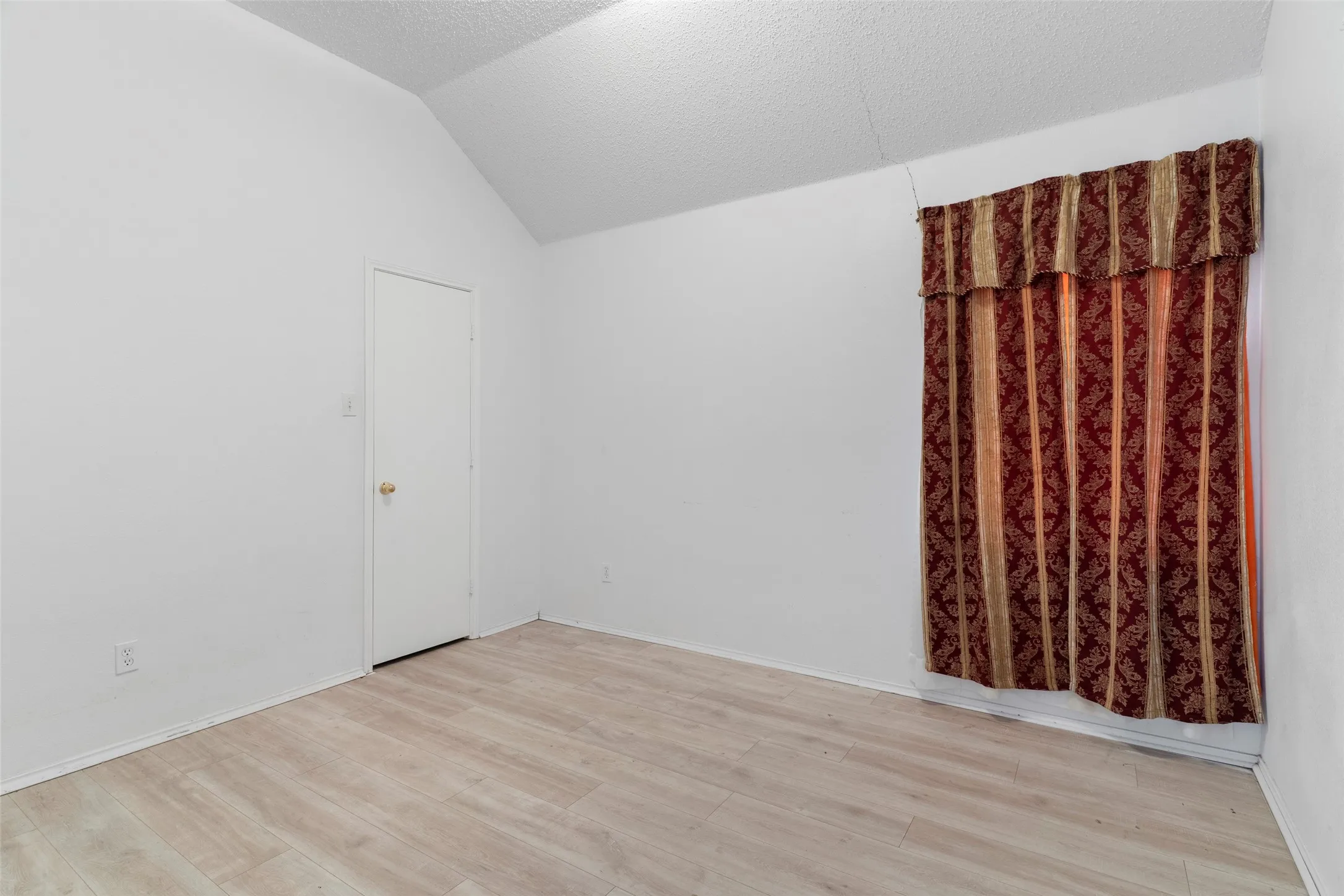 Single Family Residence For Sale in Collin County , 5025 China Berry Drive, Mc Kinney, Texas 75070, 4 Bedroom, 2 Bathroom, 2 Garage spaces, 2,144 Sqft, built in 1999, mls#21362134, Real Estate Agent in Mc Kinney, Homes For Sale in Collin county, Homes For Sale in Mc Kinney, Realtor in Mc Kinney Texas, Real Estate Brokerage Independent Realty Texas, Luminita Cordes Realtor