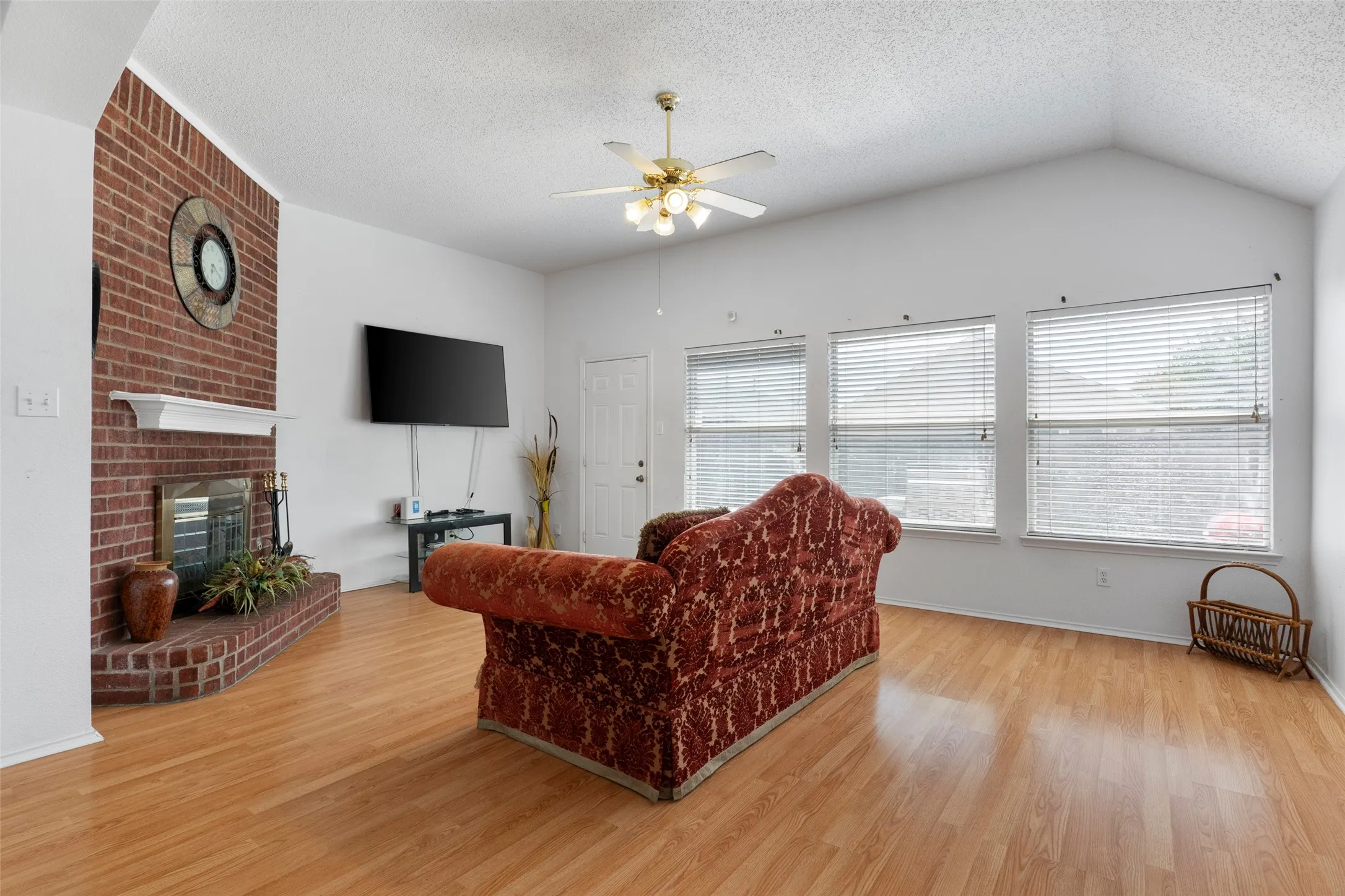 Single Family Residence For Sale in Collin County , 5025 China Berry Drive, Mc Kinney, Texas 75070, 4 Bedroom, 2 Bathroom, 2 Garage spaces, 2,144 Sqft, built in 1999, mls#21362134, Real Estate Agent in Mc Kinney, Homes For Sale in Collin county, Homes For Sale in Mc Kinney, Realtor in Mc Kinney Texas, Real Estate Brokerage Independent Realty Texas, Luminita Cordes Realtor