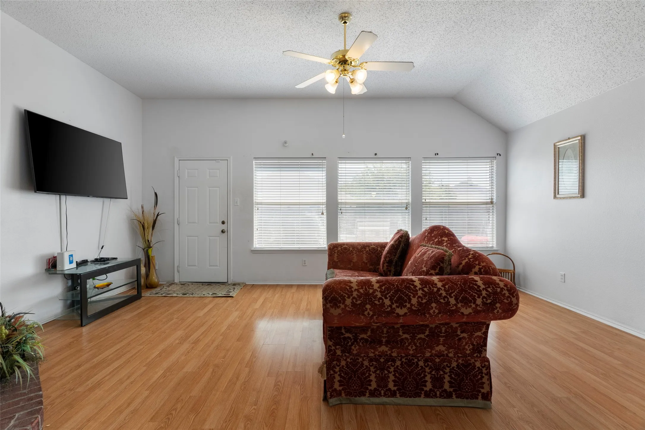 Single Family Residence For Sale in Collin County , 5025 China Berry Drive, Mc Kinney, Texas 75070, 4 Bedroom, 2 Bathroom, 2 Garage spaces, 2,144 Sqft, built in 1999, mls#21362134, Real Estate Agent in Mc Kinney, Homes For Sale in Collin county, Homes For Sale in Mc Kinney, Realtor in Mc Kinney Texas, Real Estate Brokerage Independent Realty Texas, Luminita Cordes Realtor