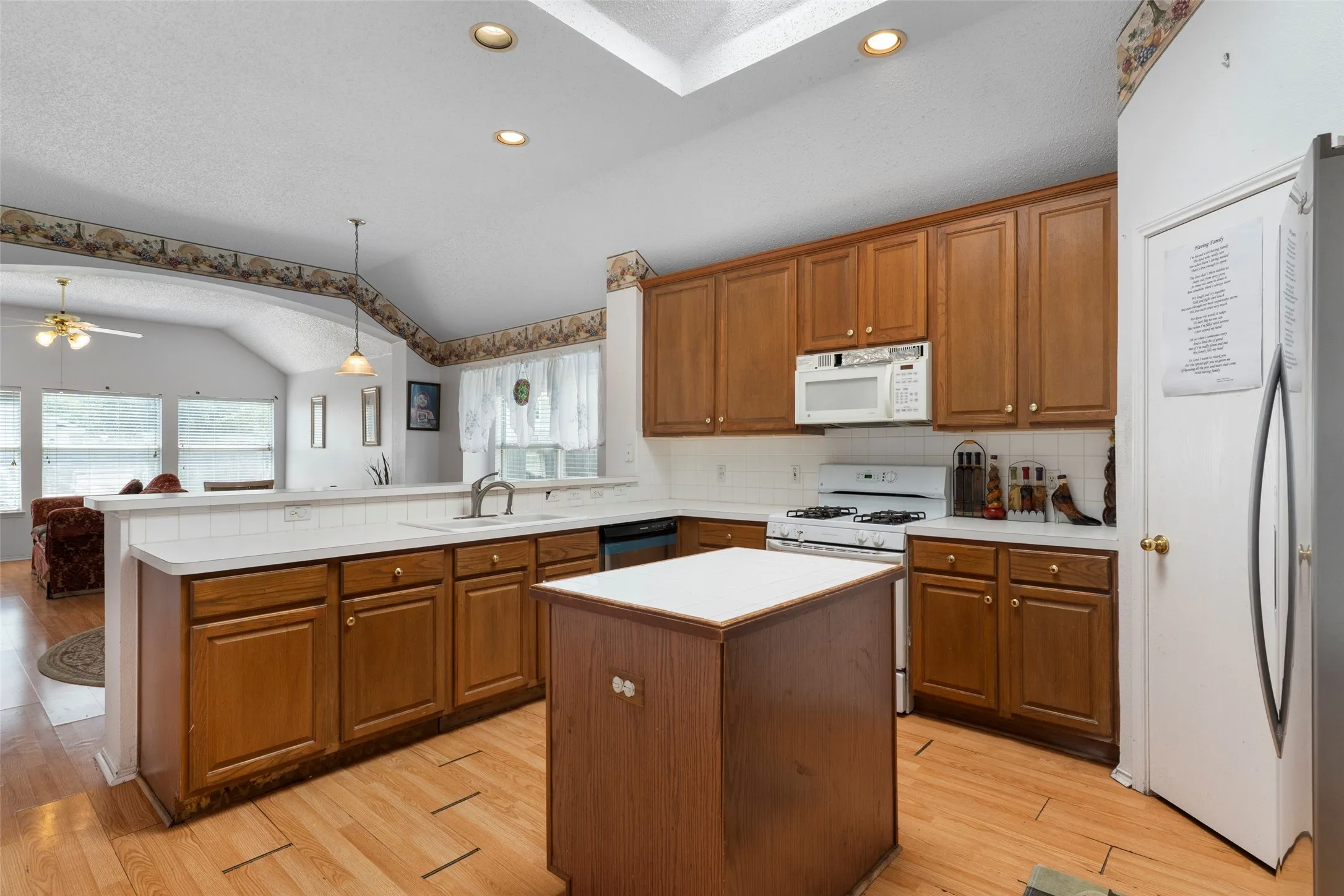 Single Family Residence For Sale in Collin County , 5025 China Berry Drive, Mc Kinney, Texas 75070, 4 Bedroom, 2 Bathroom, 2 Garage spaces, 2,144 Sqft, built in 1999, mls#21362134, Real Estate Agent in Mc Kinney, Homes For Sale in Collin county, Homes For Sale in Mc Kinney, Realtor in Mc Kinney Texas, Real Estate Brokerage Independent Realty Texas, Luminita Cordes Realtor