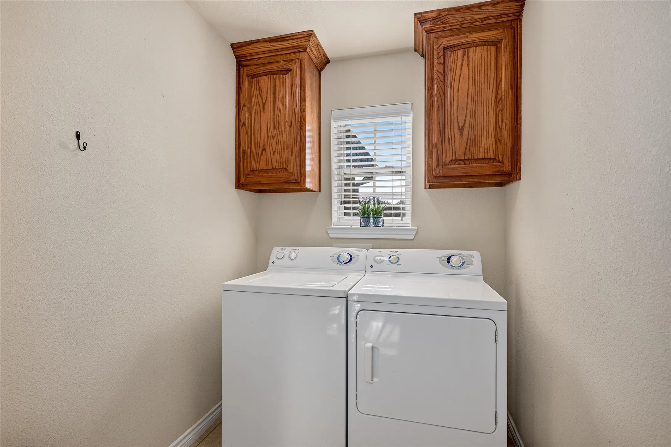 Single Family Residence For Sale in Collin County , 501 Hubbard Circle, Nevada, Texas 75173, 3 Bedroom, 2 Bathroom, 2 Garage spaces, 2,003 Sqft, built in 2013, mls#21362506, Real Estate Agent in Nevada, Homes For Sale in Collin county, Homes For Sale in Nevada, Realtor in Nevada Texas, Real Estate Brokerage Independent Realty Texas, Luminita Cordes Realtor