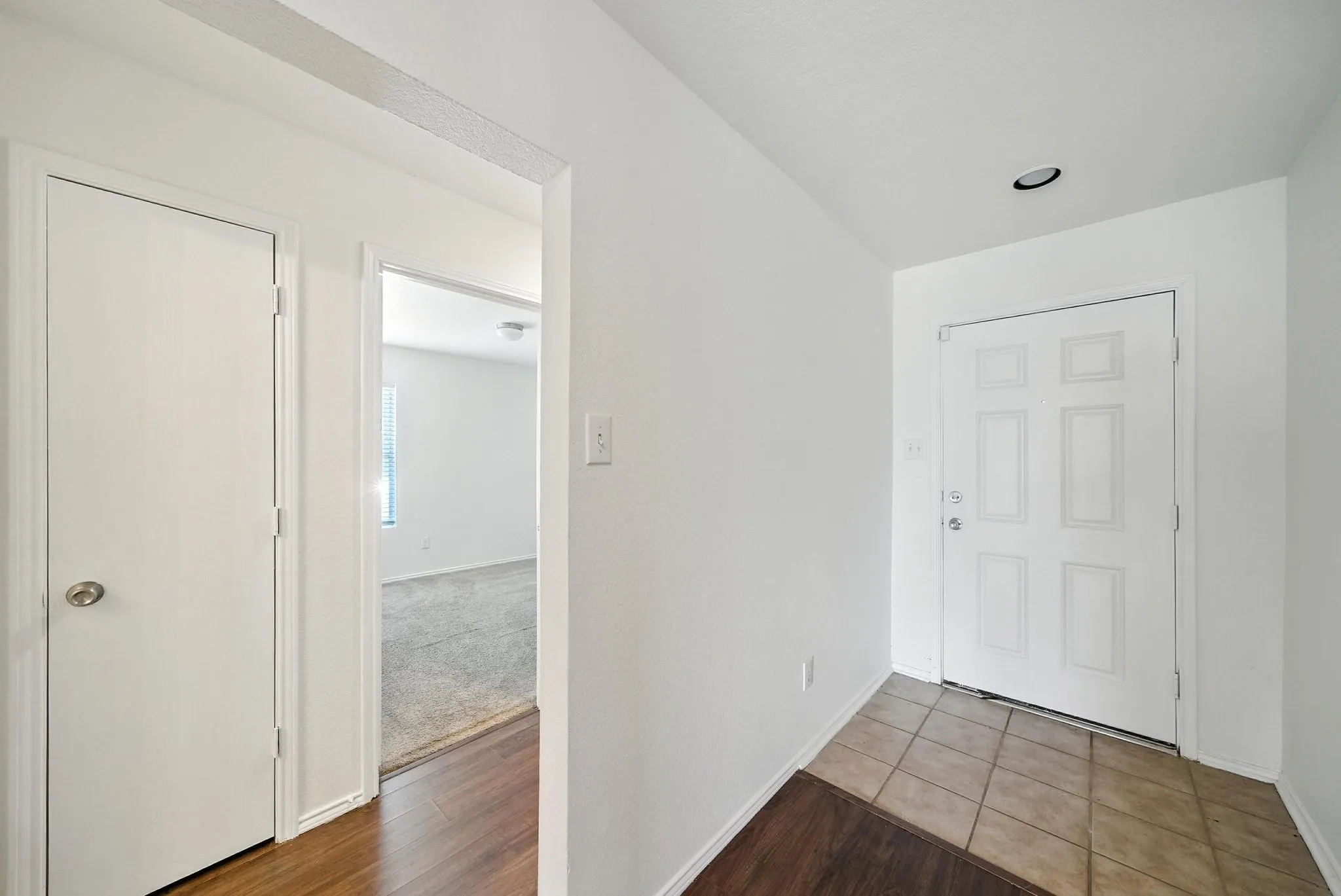 Single Family Residence For Rent in Tarrant County , 1429 Royal Meadows Trail, Fort Worth, Texas 76140, 3 Bedroom, 2 Bathroom, 2 Garage spaces, 1,468 Sqft, built in 2007, mls#21363452, Real Estate Agent in Fort Worth, Homes For Rent in Tarrant county, Homes For Rent in Fort Worth, Realtor in Fort Worth Texas, Real Estate Brokerage Independent Realty Texas, Luminita Cordes Realtor