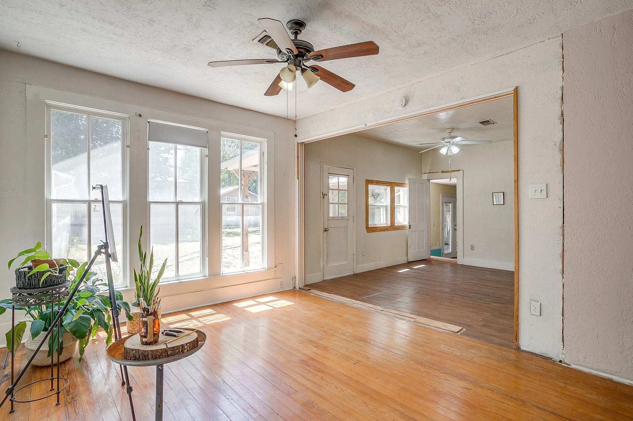 Single Family Residence For Sale in Parker County , 515 W Bridge Street, Weatherford, Texas 76086, 4 Bedroom, 3 Bathroom, 1 Garage spaces, 2,108 Sqft, built in 1895, mls#21360408, Real Estate Agent in Weatherford, Homes For Sale in Parker county, Homes For Sale in Weatherford, Realtor in Weatherford Texas, Real Estate Brokerage Independent Realty Texas, Luminita Cordes Realtor
