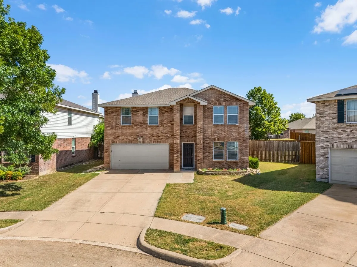 Single Family Residence For Rent in Denton County , 1741 Baxter Springs Drive, Fort Worth, Texas 76247, 3 Bedroom, 3 Bathroom, 2 Garage spaces, 2,318 Sqft, built in 2004, mls#21363456, Real Estate Agent in Fort Worth, Homes For Rent in Denton county, Homes For Rent in Fort Worth, Realtor in Fort Worth Texas, Real Estate Brokerage Independent Realty Texas, Luminita Cordes Realtor