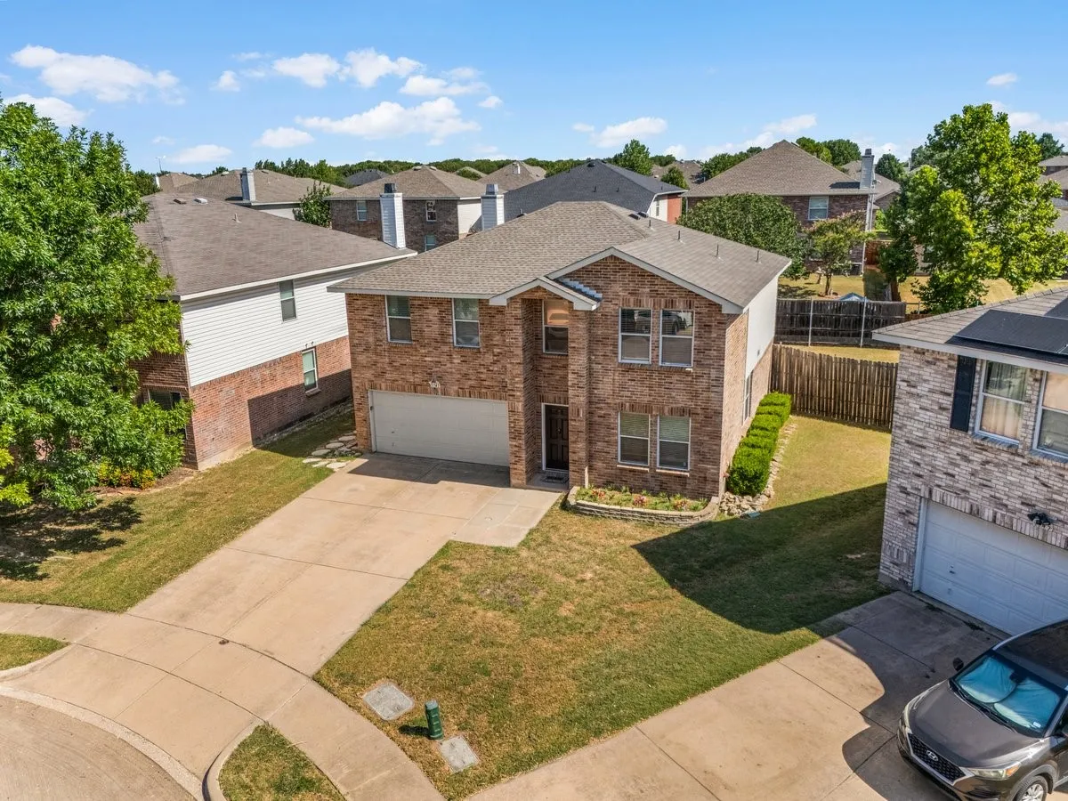 Single Family Residence For Rent in Denton County , 1741 Baxter Springs Drive, Fort Worth, Texas 76247, 3 Bedroom, 3 Bathroom, 2 Garage spaces, 2,318 Sqft, built in 2004, mls#21363456, Real Estate Agent in Fort Worth, Homes For Rent in Denton county, Homes For Rent in Fort Worth, Realtor in Fort Worth Texas, Real Estate Brokerage Independent Realty Texas, Luminita Cordes Realtor