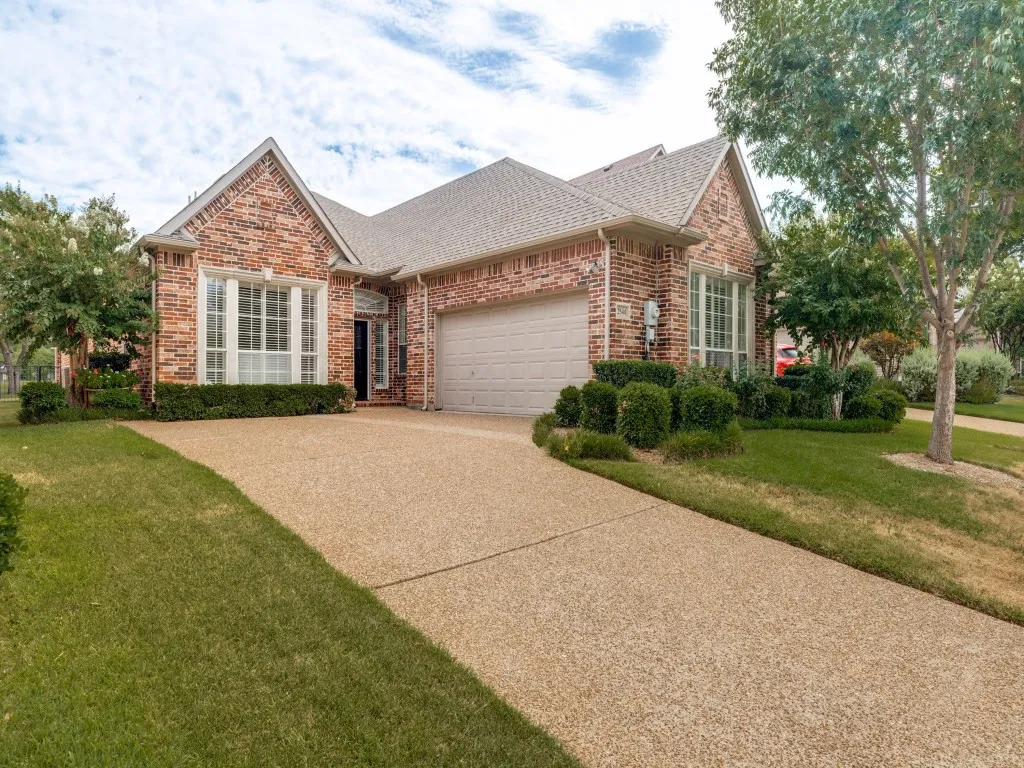 Single Family Residence For Sale in Denton County , 2544 Prestonwood Drive, Plano, Texas 75093, 3 Bedroom, 3 Bathroom, 2 Garage spaces, 2,362 Sqft, built in 1998, mls#21328213, Real Estate Agent in Plano, Homes For Sale in Denton county, Homes For Sale in Plano, Realtor in Plano Texas, Real Estate Brokerage Independent Realty Texas, Luminita Cordes Realtor