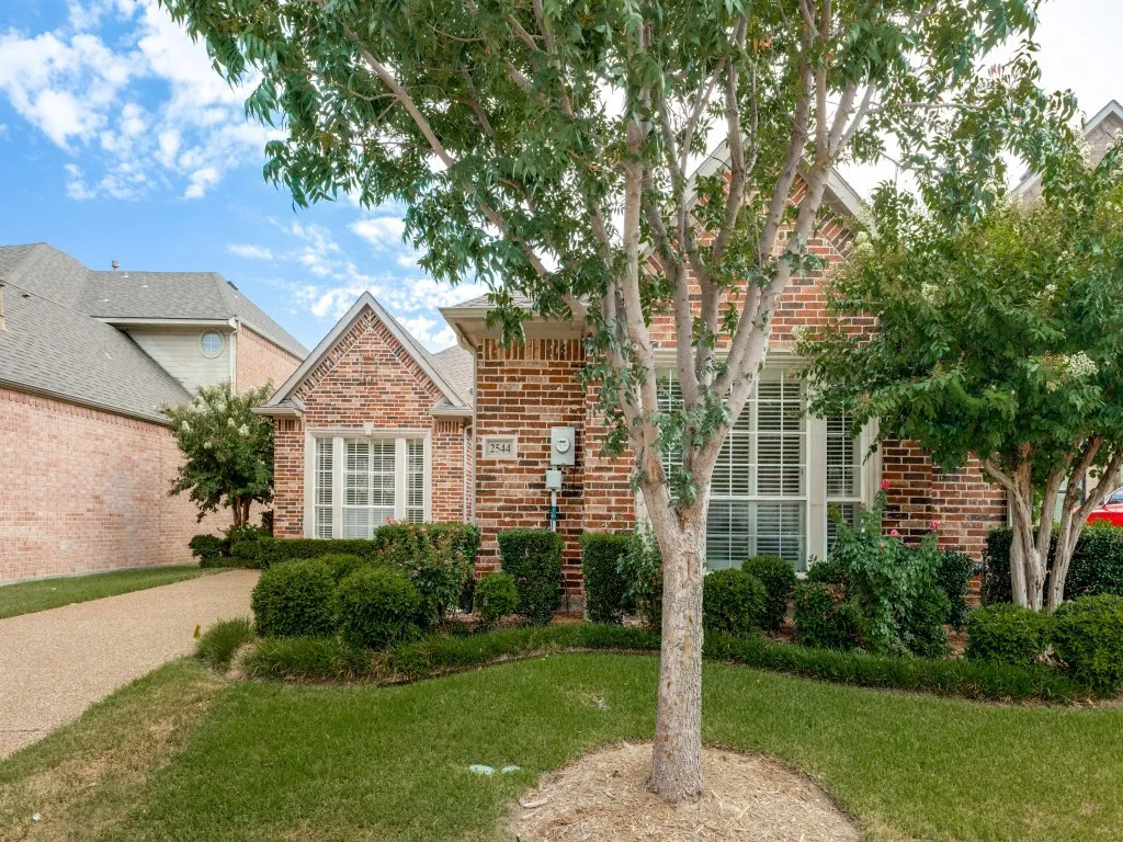 Single Family Residence For Sale in Denton County , 2544 Prestonwood Drive, Plano, Texas 75093, 3 Bedroom, 3 Bathroom, 2 Garage spaces, 2,362 Sqft, built in 1998, mls#21328213, Real Estate Agent in Plano, Homes For Sale in Denton county, Homes For Sale in Plano, Realtor in Plano Texas, Real Estate Brokerage Independent Realty Texas, Luminita Cordes Realtor