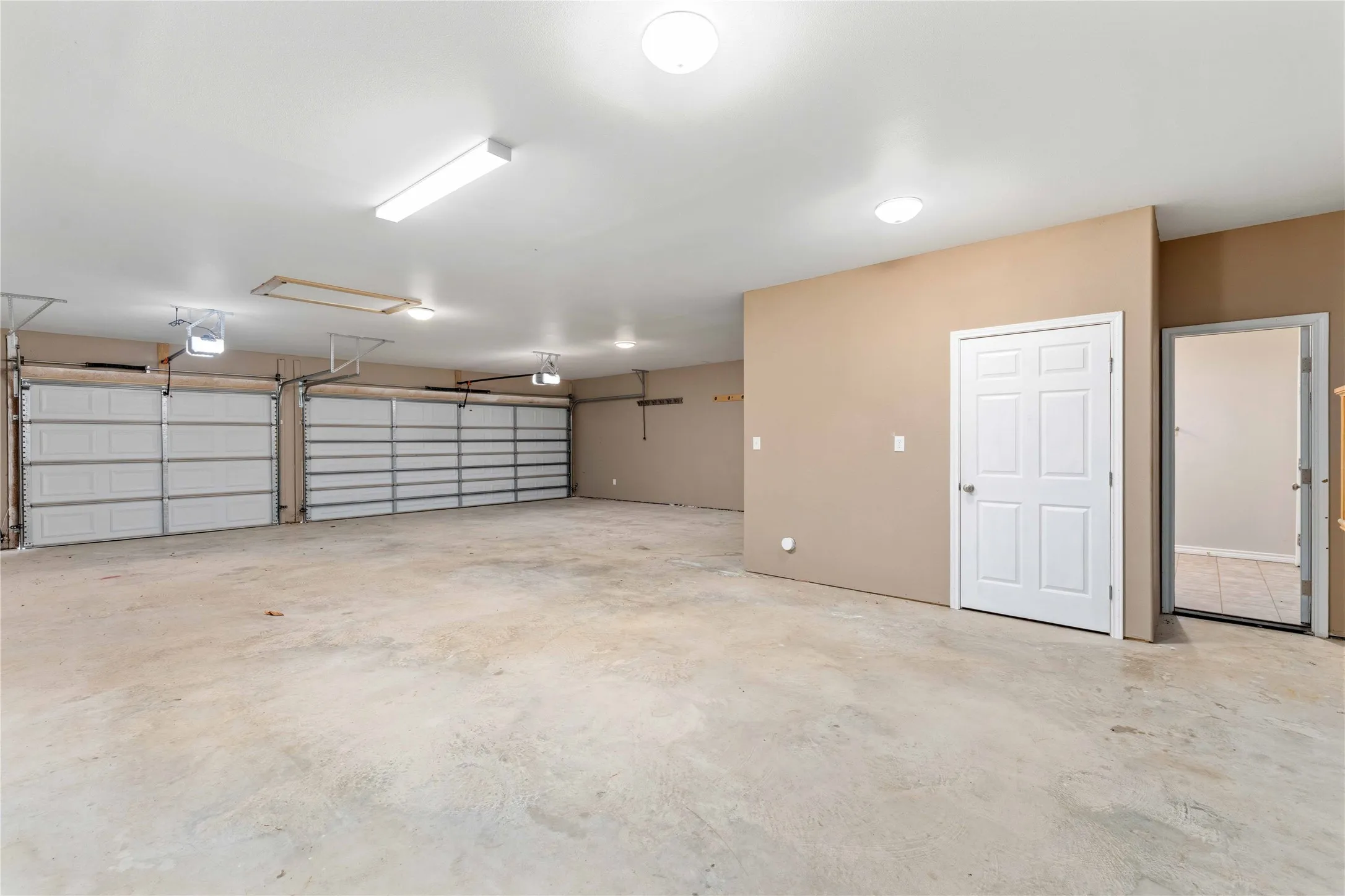 Single Family Residence For Sale in Brown County , 4660 Fm 3021, Brownwood, Texas 76801, 3 Bedroom, 3 Bathroom, 3 Garage spaces, 2,548 Sqft, built in 2019, mls#21363337, Real Estate Agent in Brownwood, Homes For Sale in Brown county, Homes For Sale in Brownwood, Realtor in Brownwood Texas, Real Estate Brokerage Independent Realty Texas, Luminita Cordes Realtor