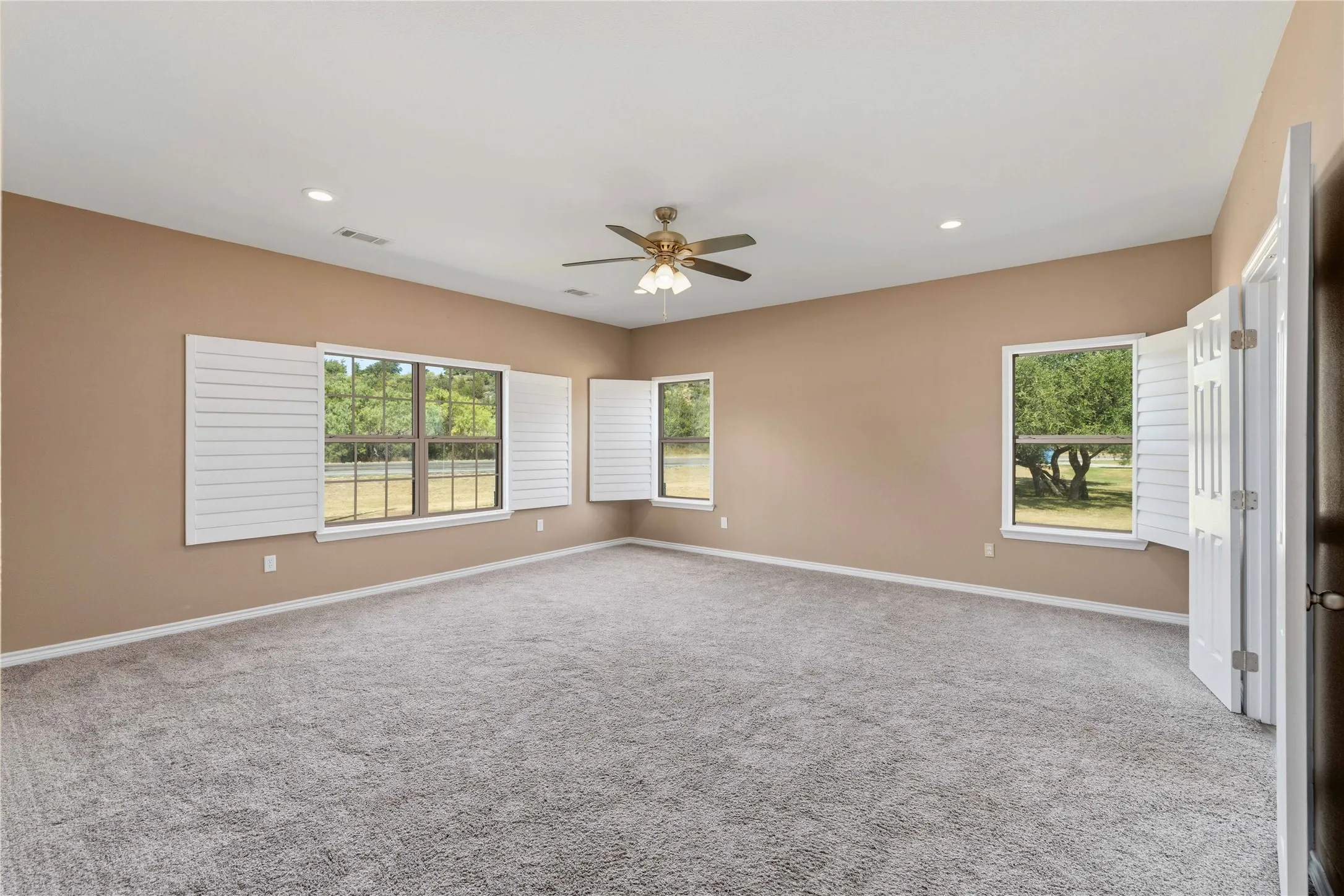 Single Family Residence For Sale in Brown County , 4660 Fm 3021, Brownwood, Texas 76801, 3 Bedroom, 3 Bathroom, 3 Garage spaces, 2,548 Sqft, built in 2019, mls#21363337, Real Estate Agent in Brownwood, Homes For Sale in Brown county, Homes For Sale in Brownwood, Realtor in Brownwood Texas, Real Estate Brokerage Independent Realty Texas, Luminita Cordes Realtor