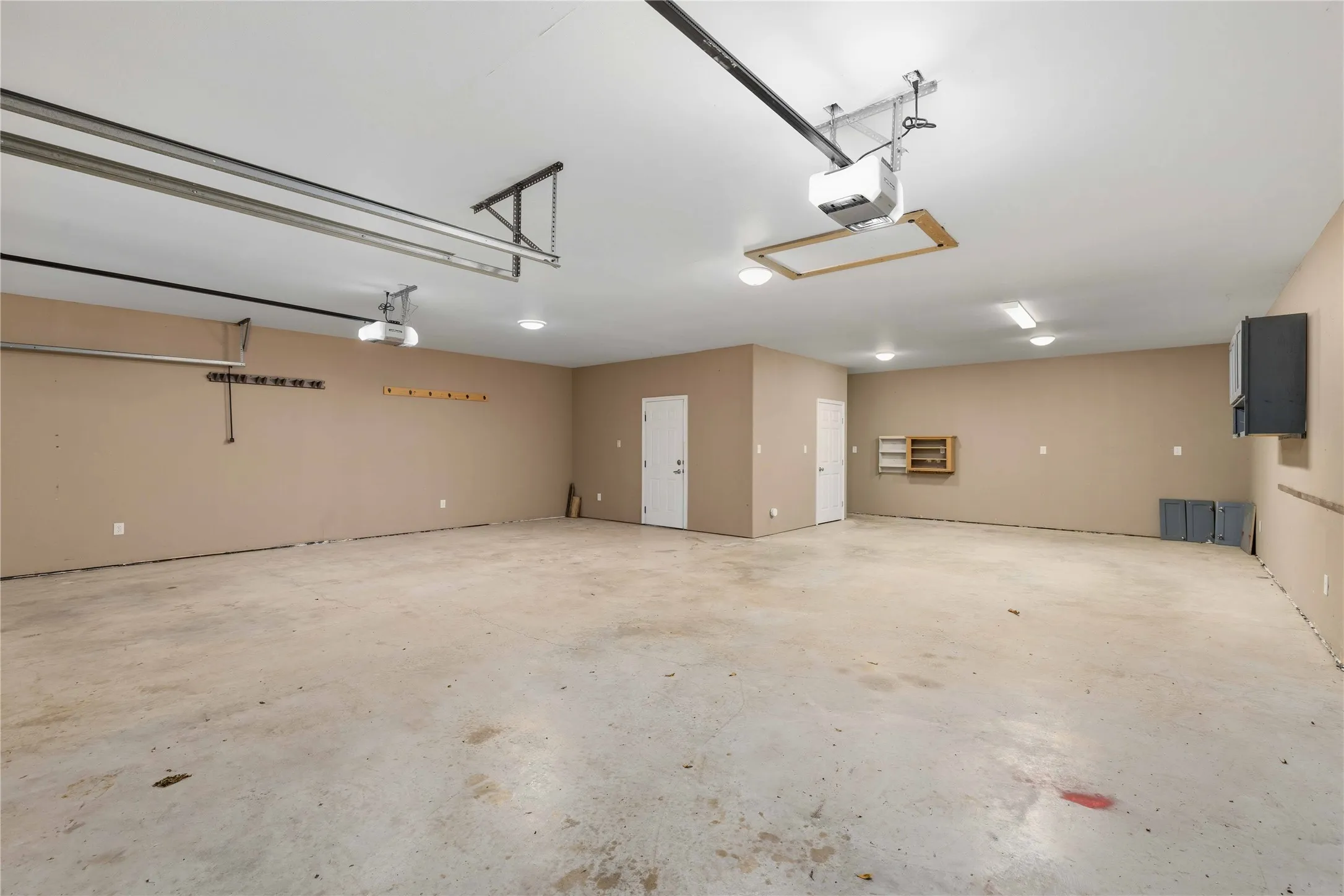Single Family Residence For Sale in Brown County , 4660 Fm 3021, Brownwood, Texas 76801, 3 Bedroom, 3 Bathroom, 3 Garage spaces, 2,548 Sqft, built in 2019, mls#21363337, Real Estate Agent in Brownwood, Homes For Sale in Brown county, Homes For Sale in Brownwood, Realtor in Brownwood Texas, Real Estate Brokerage Independent Realty Texas, Luminita Cordes Realtor
