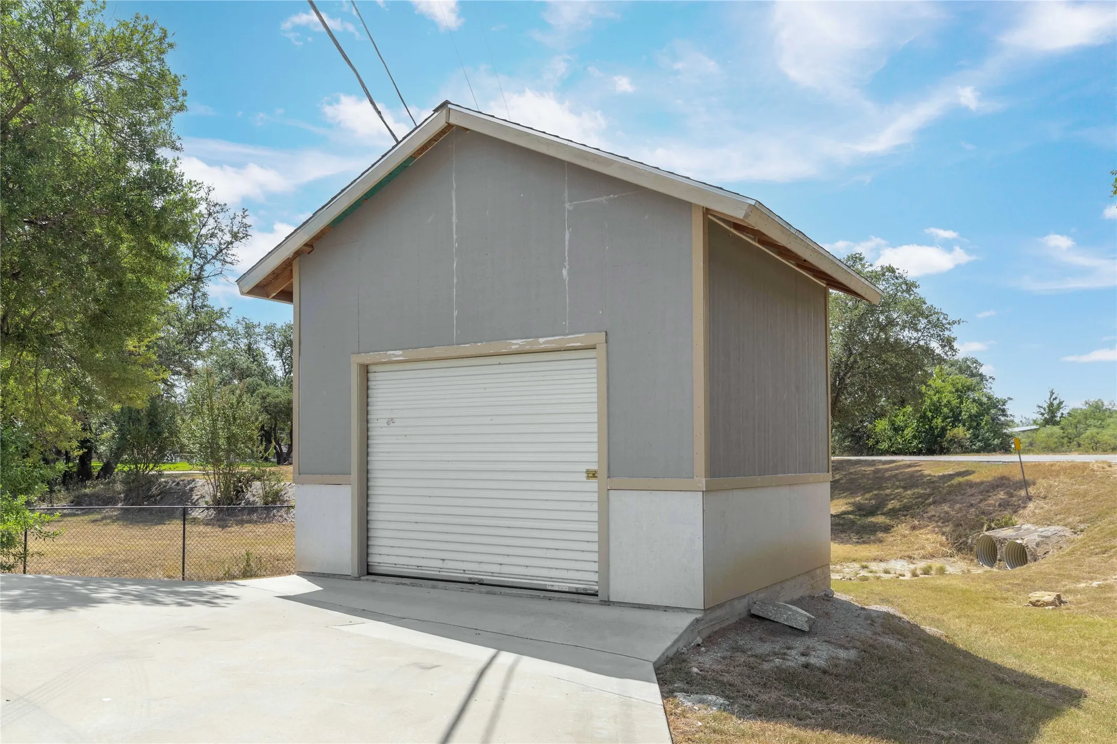 Single Family Residence For Sale in Brown County , 4660 Fm 3021, Brownwood, Texas 76801, 3 Bedroom, 3 Bathroom, 3 Garage spaces, 2,548 Sqft, built in 2019, mls#21363337, Real Estate Agent in Brownwood, Homes For Sale in Brown county, Homes For Sale in Brownwood, Realtor in Brownwood Texas, Real Estate Brokerage Independent Realty Texas, Luminita Cordes Realtor