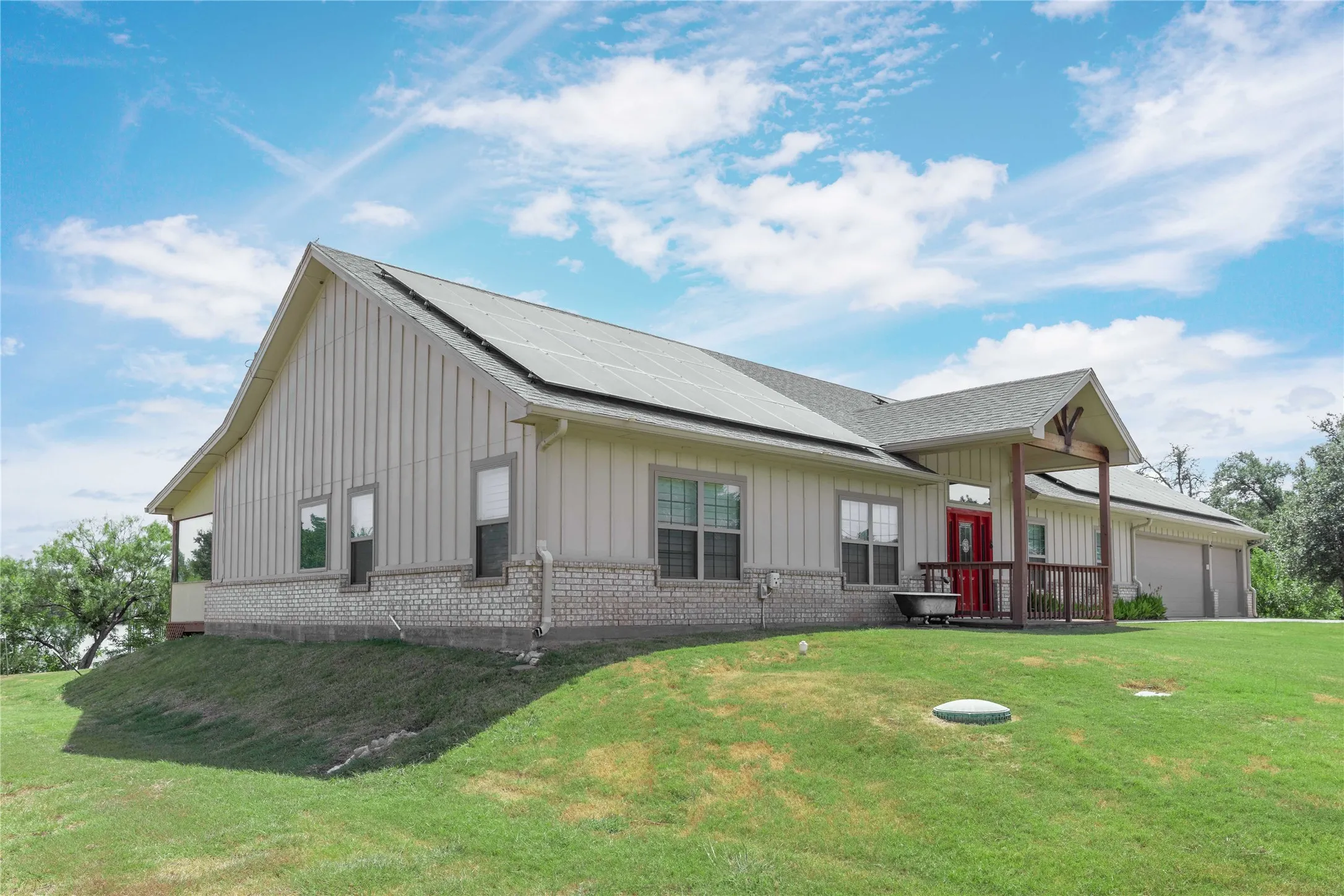 Single Family Residence For Sale in Brown County , 4660 Fm 3021, Brownwood, Texas 76801, 3 Bedroom, 3 Bathroom, 3 Garage spaces, 2,548 Sqft, built in 2019, mls#21363337, Real Estate Agent in Brownwood, Homes For Sale in Brown county, Homes For Sale in Brownwood, Realtor in Brownwood Texas, Real Estate Brokerage Independent Realty Texas, Luminita Cordes Realtor