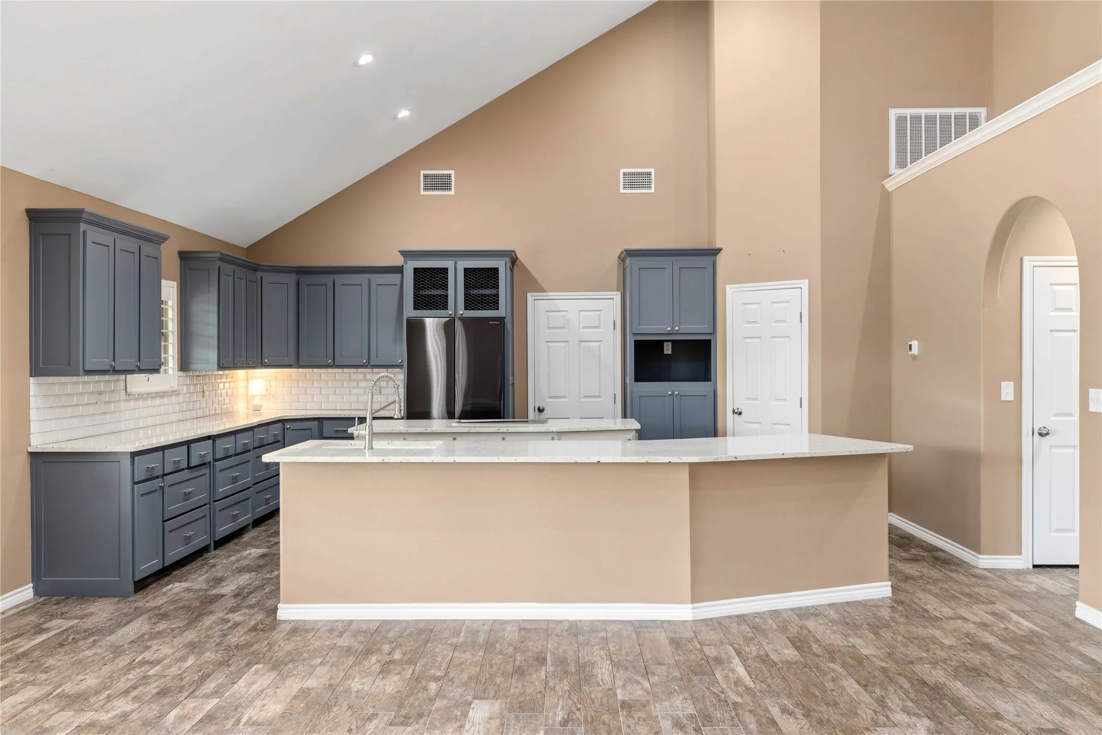 Single Family Residence For Sale in Brown County , 4660 Fm 3021, Brownwood, Texas 76801, 3 Bedroom, 3 Bathroom, 3 Garage spaces, 2,548 Sqft, built in 2019, mls#21363337, Real Estate Agent in Brownwood, Homes For Sale in Brown county, Homes For Sale in Brownwood, Realtor in Brownwood Texas, Real Estate Brokerage Independent Realty Texas, Luminita Cordes Realtor