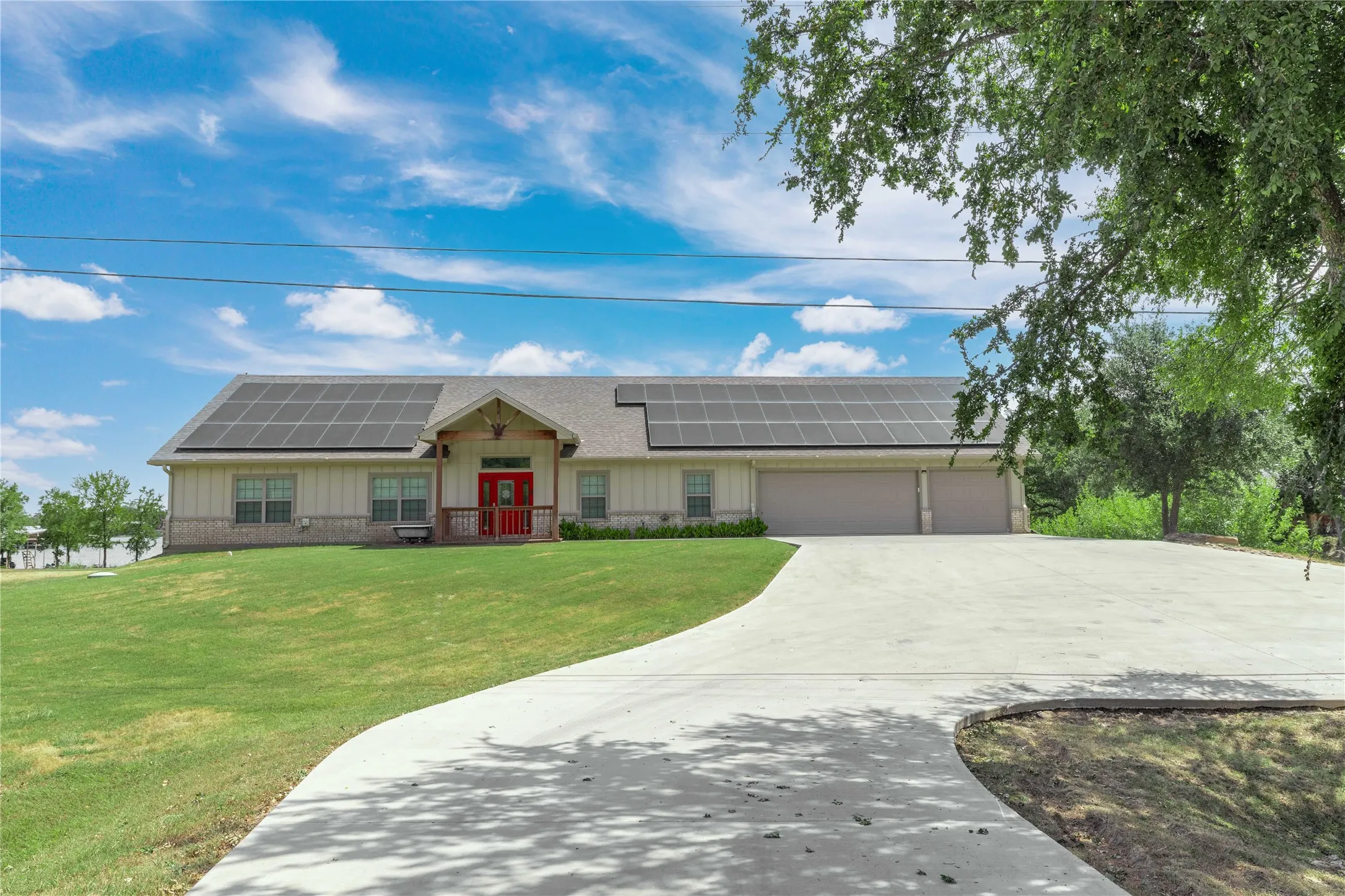 Single Family Residence For Sale in Brown County , 4660 Fm 3021, Brownwood, Texas 76801, 3 Bedroom, 3 Bathroom, 3 Garage spaces, 2,548 Sqft, built in 2019, mls#21363337, Real Estate Agent in Brownwood, Homes For Sale in Brown county, Homes For Sale in Brownwood, Realtor in Brownwood Texas, Real Estate Brokerage Independent Realty Texas, Luminita Cordes Realtor
