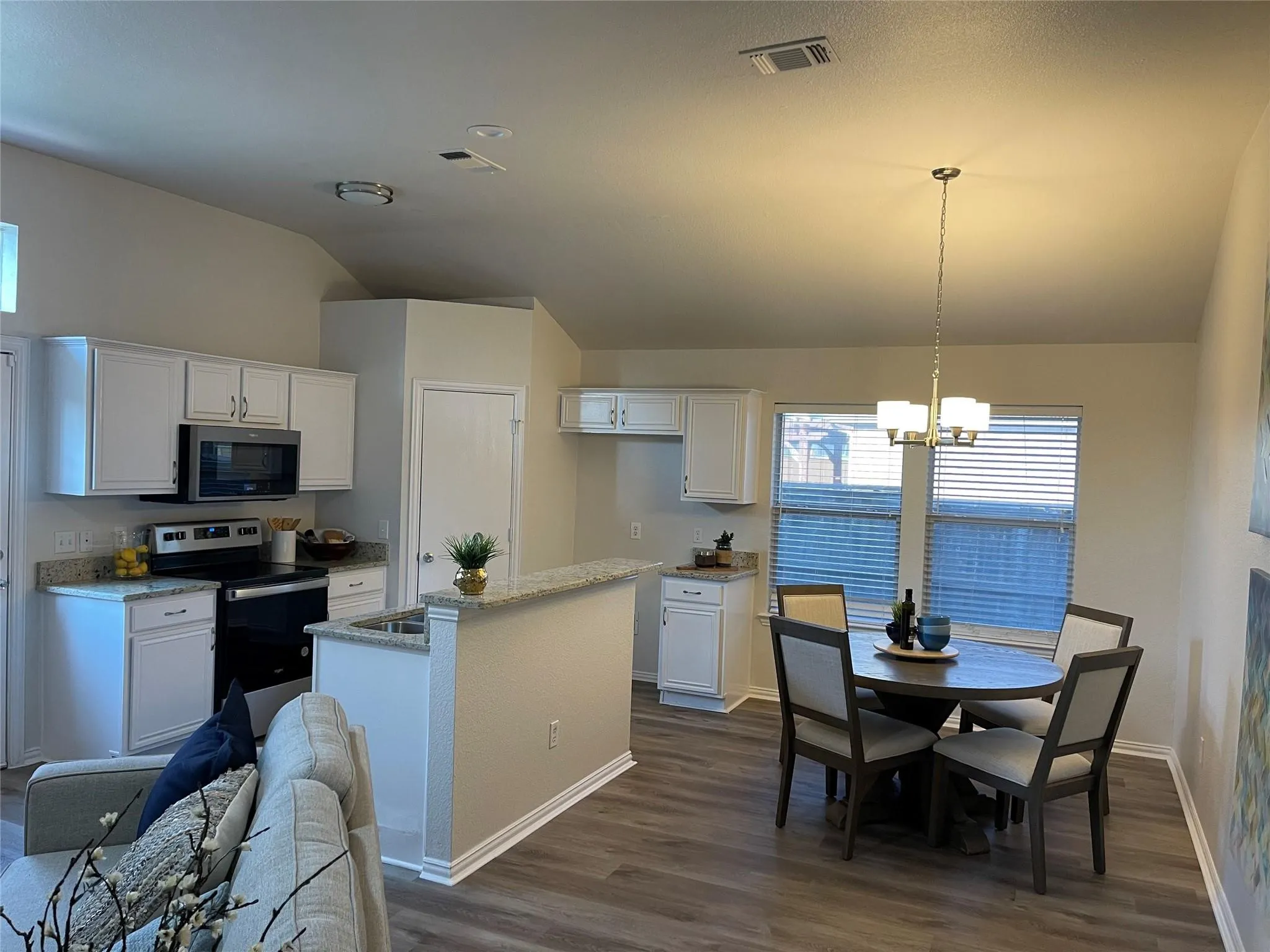 Single Family Residence For Rent in Collin County , 4917 Brookridge Avenue, Mc Kinney, Texas 75071, 3 Bedroom, 2 Bathroom, 2 Garage spaces, 1,404 Sqft, built in 2001, mls#21363463, Real Estate Agent in Mc Kinney, Homes For Rent in Collin county, Homes For Rent in Mc Kinney, Realtor in Mc Kinney Texas, Real Estate Brokerage Independent Realty Texas, Luminita Cordes Realtor