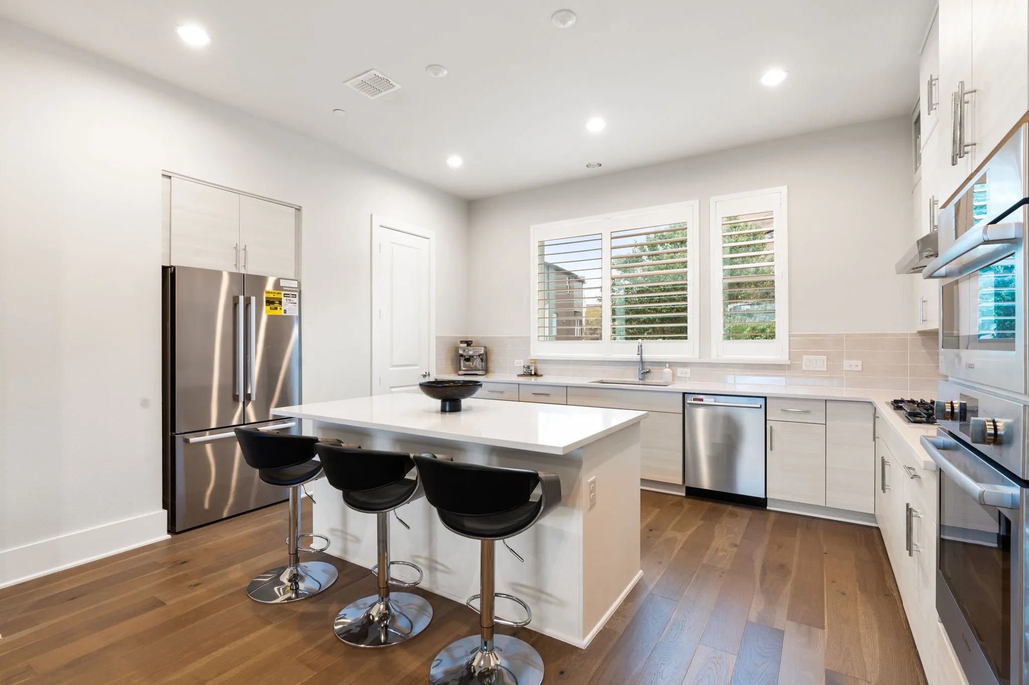 Open kitchen with high end Miele and Bosch appliances