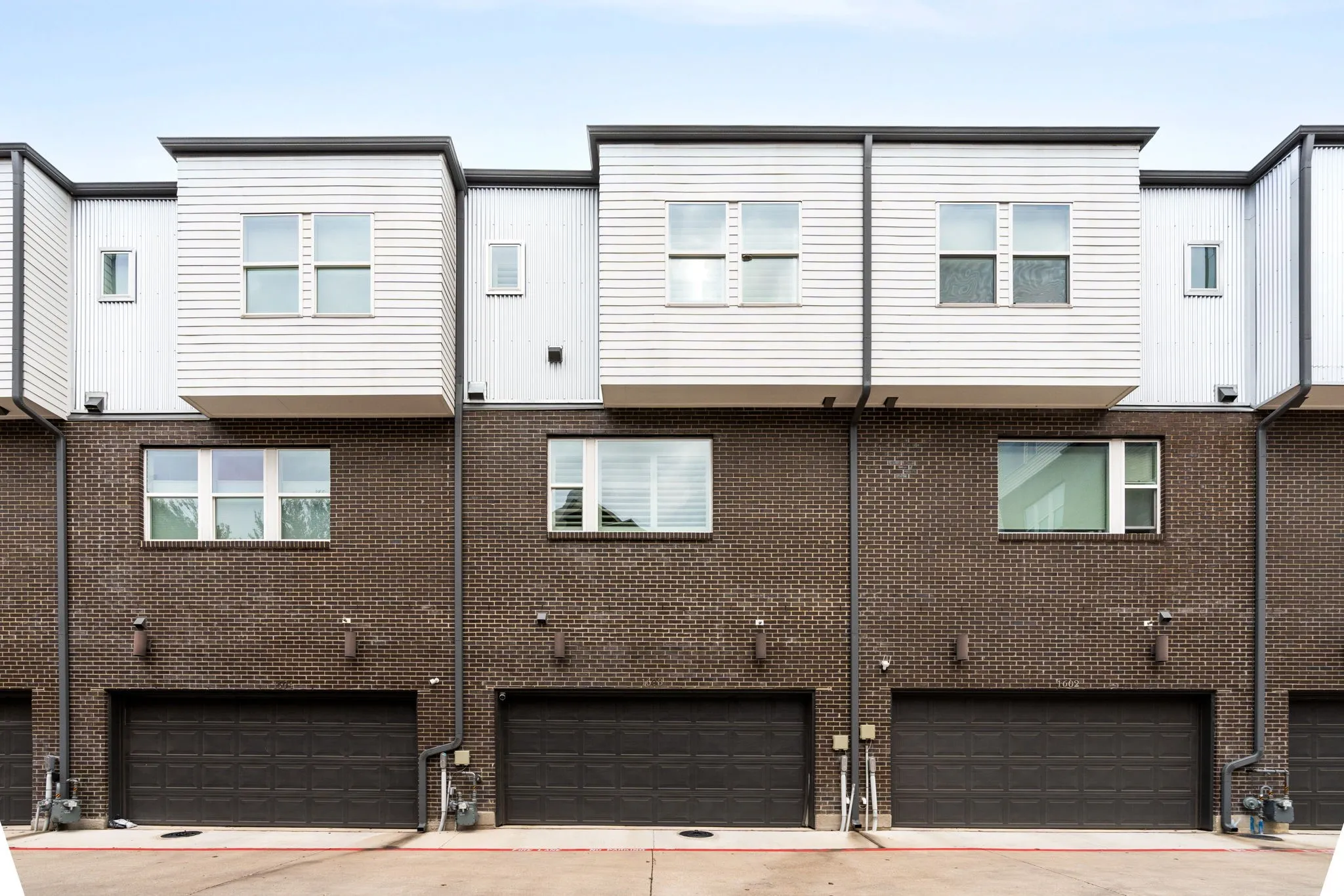 Townhouse For Sale in Dallas County , 381 E Greenbriar Lane 1603, Dallas, Texas 75203, 3 Bedroom, 4 Bathroom, 2 Garage spaces, 2,397 Sqft, built in 2023, mls#21363470, Real Estate Agent in Dallas, Homes For Sale in Dallas county, Homes For Sale in Dallas, Realtor in Dallas Texas, Real Estate Brokerage Independent Realty Texas, Luminita Cordes Realtor