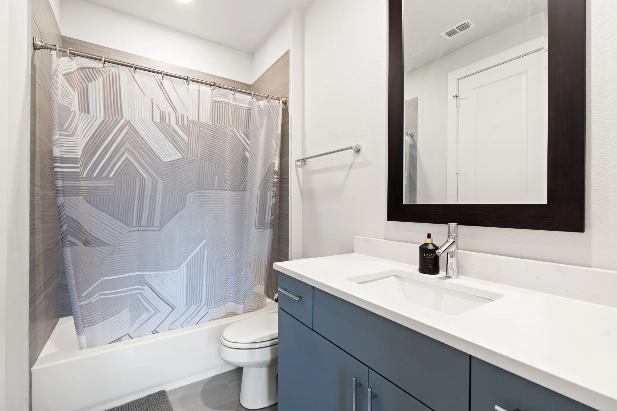 Downstairs en suite bathroom