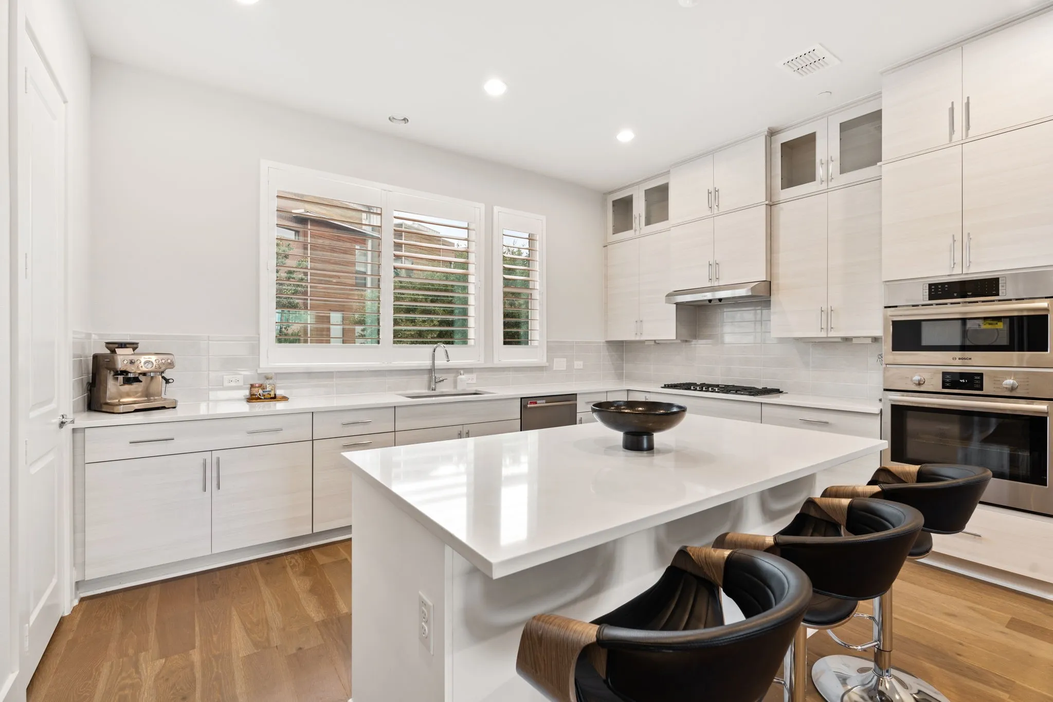 Open kitchen with high end Miele and Bosch appliances