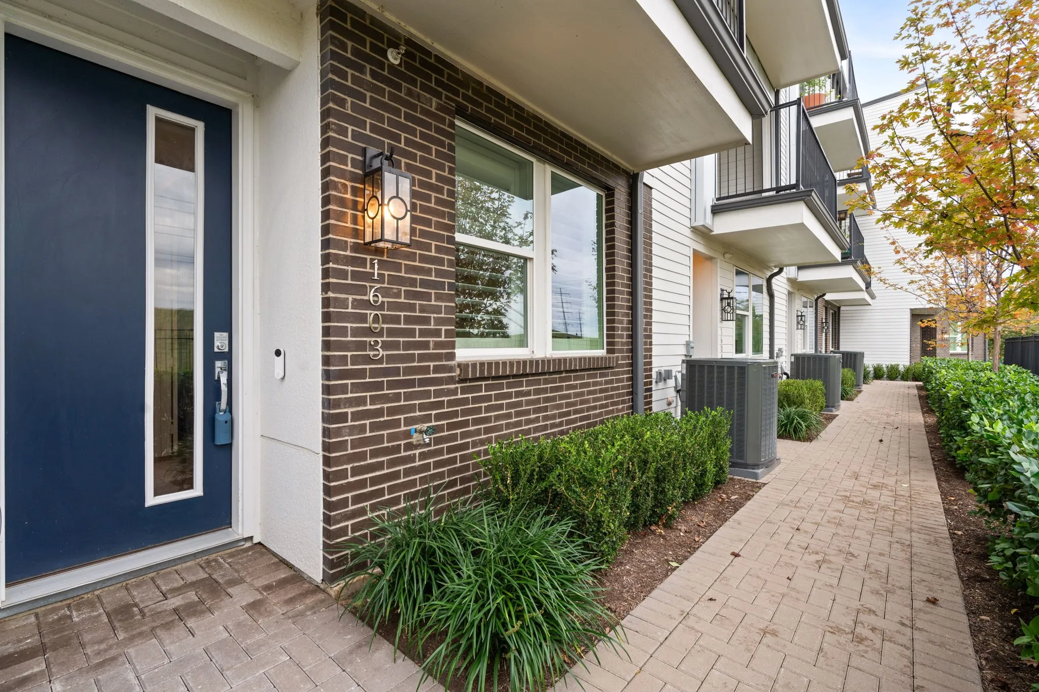 Townhouse For Sale in Dallas County , 381 E Greenbriar Lane 1603, Dallas, Texas 75203, 3 Bedroom, 4 Bathroom, 2 Garage spaces, 2,397 Sqft, built in 2023, mls#21363470, Real Estate Agent in Dallas, Homes For Sale in Dallas county, Homes For Sale in Dallas, Realtor in Dallas Texas, Real Estate Brokerage Independent Realty Texas, Luminita Cordes Realtor