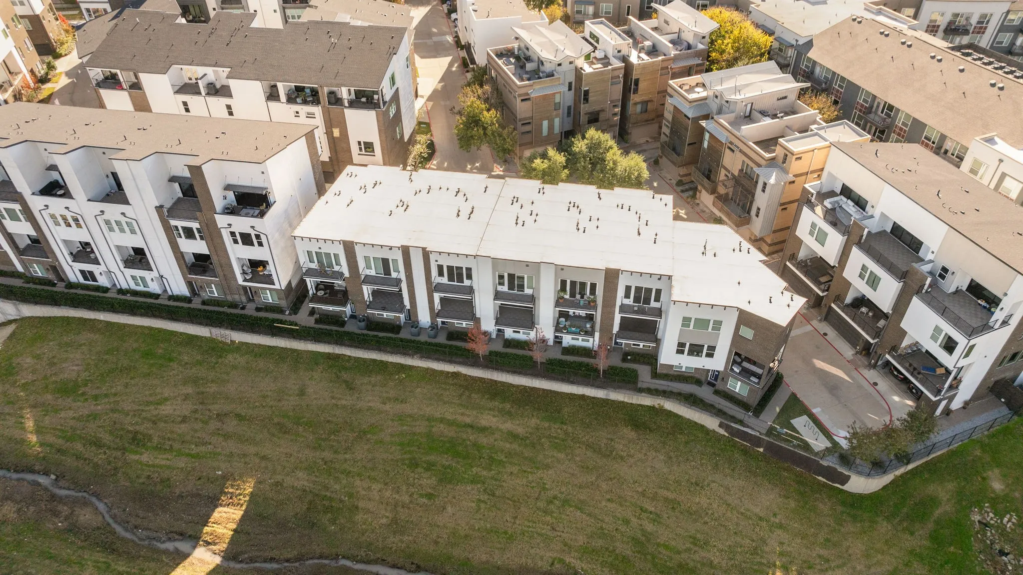 Townhouse For Sale in Dallas County , 381 E Greenbriar Lane 1603, Dallas, Texas 75203, 3 Bedroom, 4 Bathroom, 2 Garage spaces, 2,397 Sqft, built in 2023, mls#21363470, Real Estate Agent in Dallas, Homes For Sale in Dallas county, Homes For Sale in Dallas, Realtor in Dallas Texas, Real Estate Brokerage Independent Realty Texas, Luminita Cordes Realtor