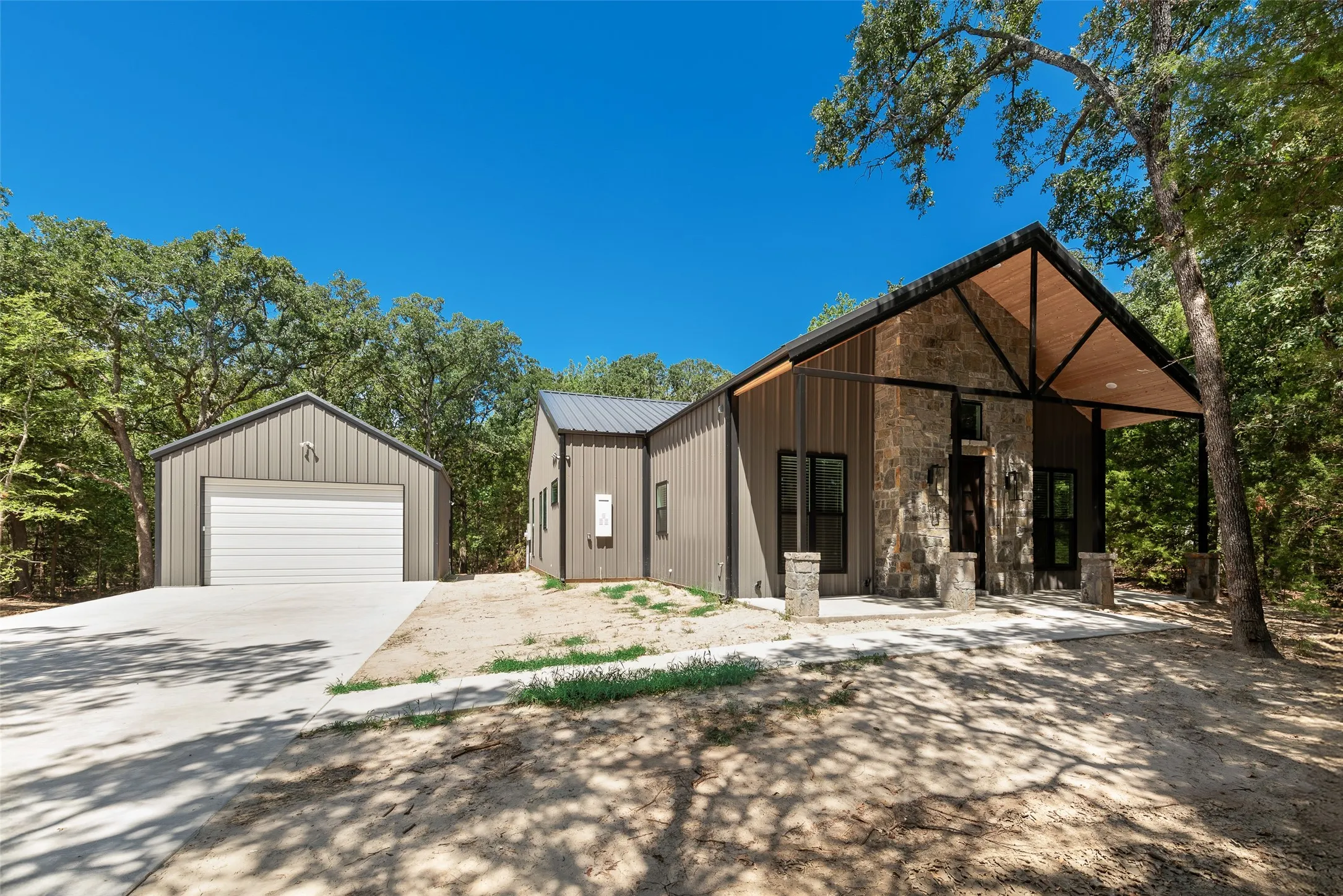 Single Family Residence For Sale in Hunt County , 6326 FM 2101, Quinlan, Texas 75474, 3 Bedroom, 4 Bathroom, 2 Garage spaces, 2,004 Sqft, built in 2026, mls#21362542, Real Estate Agent in Quinlan, Homes For Sale in Hunt county, Homes For Sale in Quinlan, Realtor in Quinlan Texas, Real Estate Brokerage Independent Realty Texas, Luminita Cordes Realtor