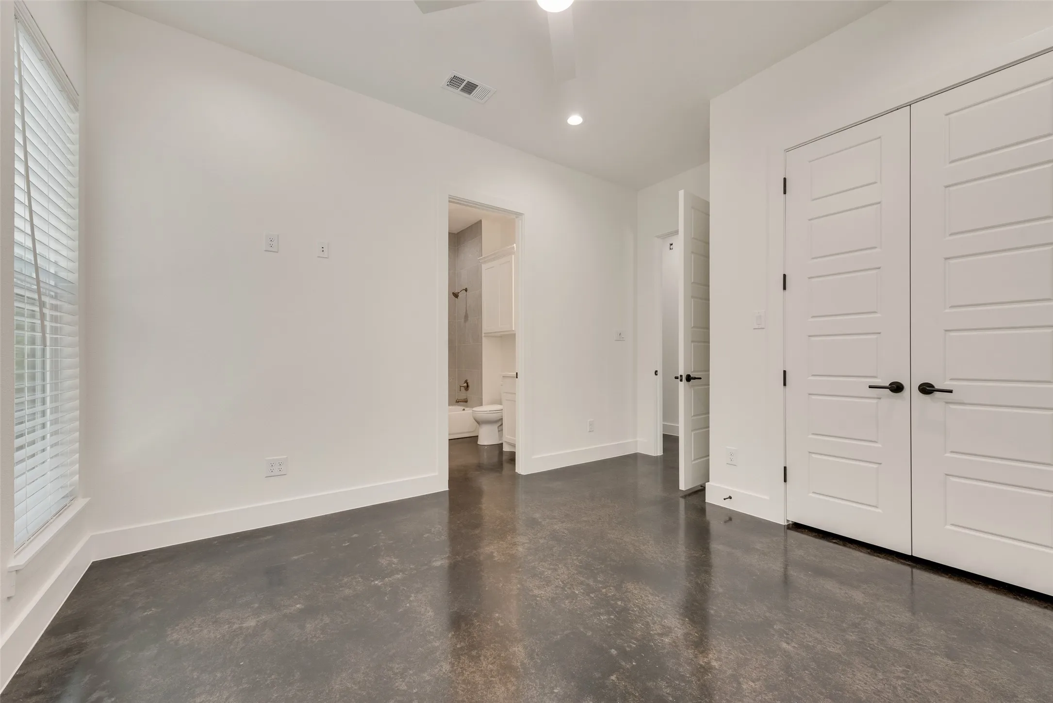 Single Family Residence For Sale in Hunt County , 6326 FM 2101, Quinlan, Texas 75474, 3 Bedroom, 4 Bathroom, 2 Garage spaces, 2,004 Sqft, built in 2026, mls#21362542, Real Estate Agent in Quinlan, Homes For Sale in Hunt county, Homes For Sale in Quinlan, Realtor in Quinlan Texas, Real Estate Brokerage Independent Realty Texas, Luminita Cordes Realtor