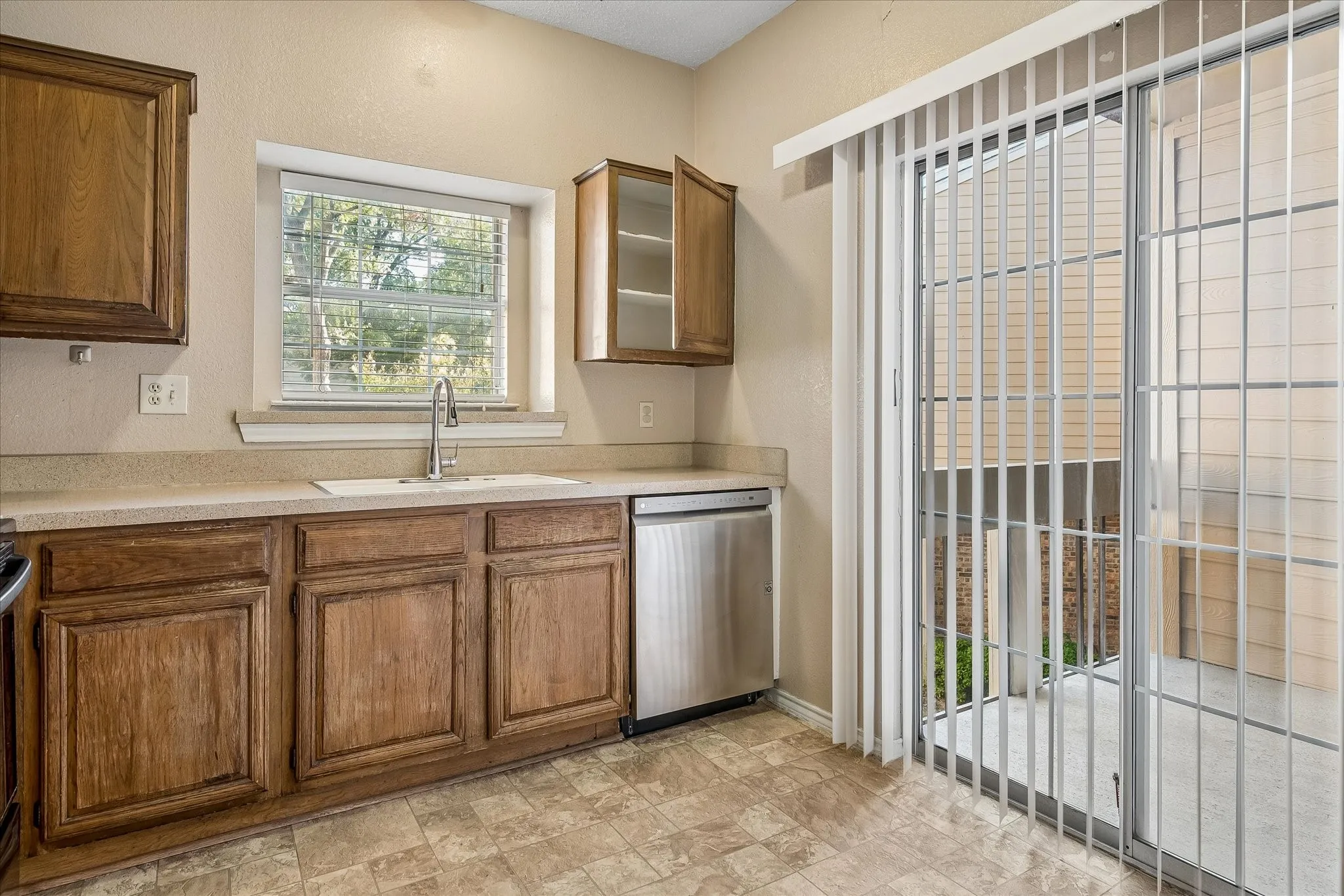Condominium For Sale in Dallas County , 14277 Preston Road 122, Dallas, Texas 75254, 0, 1 Bathroom, Garage spaces, 546 Sqft, built in 1982, mls#21363477, Real Estate Agent in Dallas, Homes For Sale in Dallas county, Homes For Sale in Dallas, Realtor in Dallas Texas, Real Estate Brokerage Independent Realty Texas, Luminita Cordes Realtor