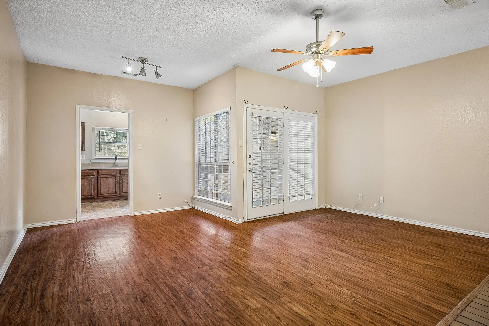 Condominium For Sale in Dallas County , 14277 Preston Road 122, Dallas, Texas 75254, 0, 1 Bathroom, Garage spaces, 546 Sqft, built in 1982, mls#21363477, Real Estate Agent in Dallas, Homes For Sale in Dallas county, Homes For Sale in Dallas, Realtor in Dallas Texas, Real Estate Brokerage Independent Realty Texas, Luminita Cordes Realtor