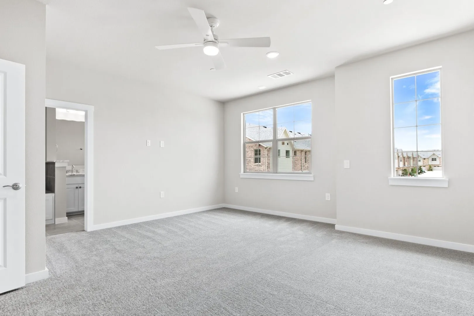 019-2888Enfield-TheColony-TX-75056-PrimaryBedroom.jpg-SMALL