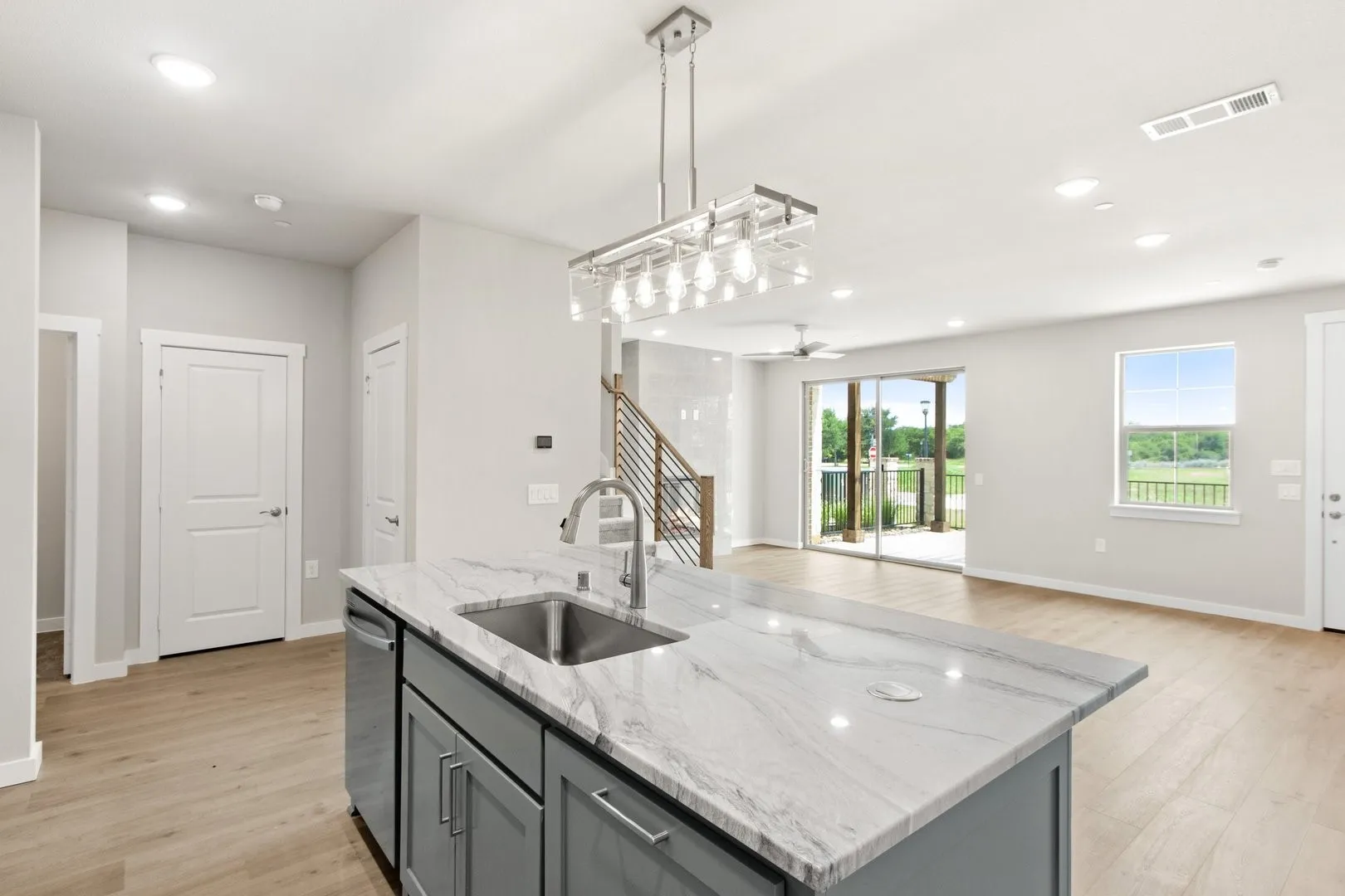014-2888Enfield-TheColony-TX-75056-Kitchen.jpg-SMALL