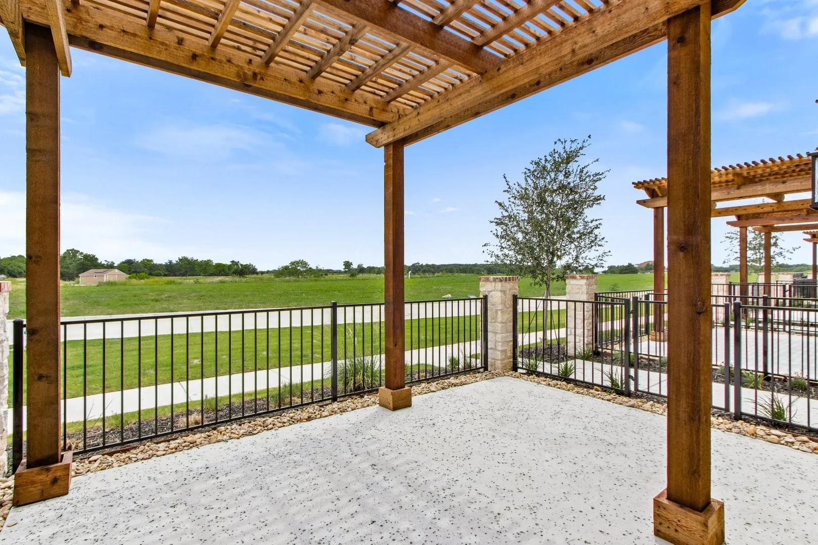 006-2888Enfield-TheColony-TX-75056-Patio.jpg-SMALL