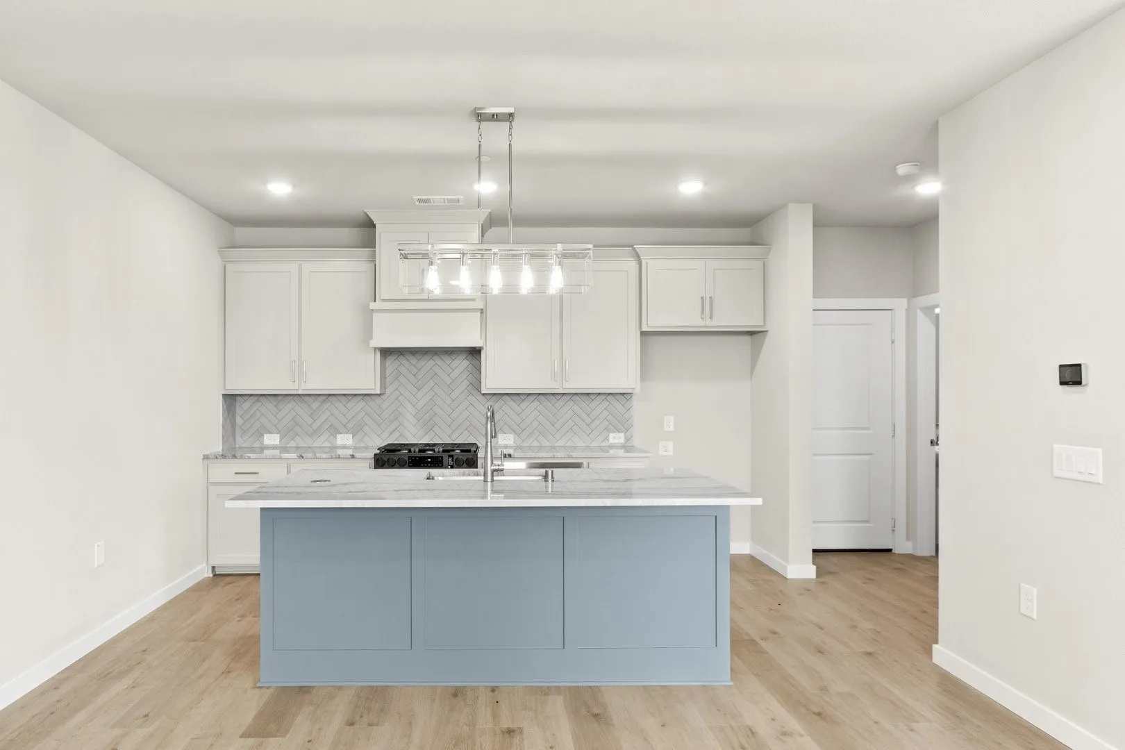 011-2888Enfield-TheColony-TX-75056-Kitchen.jpg-SMALL