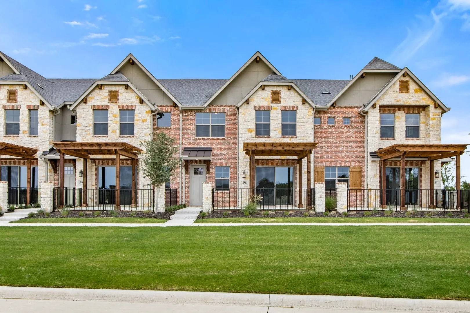 001-2888Enfield-TheColony-TX-75056-Exterior.jpg-SMALL
