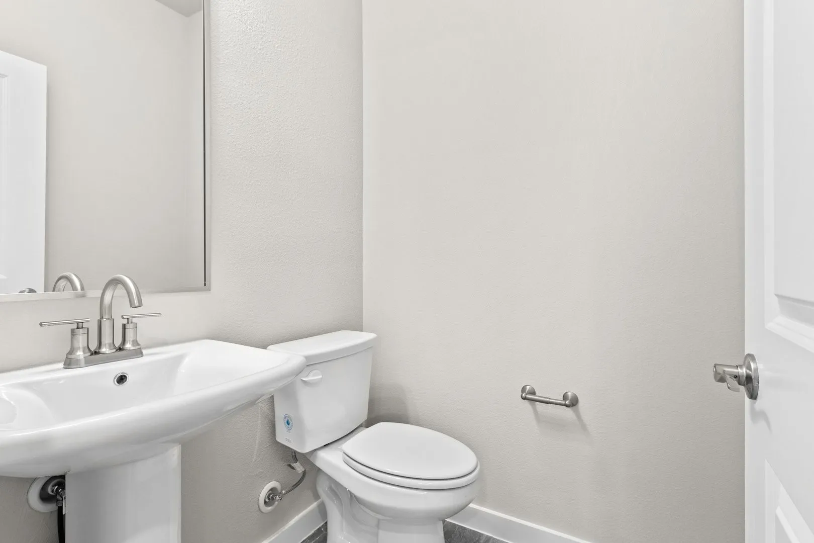 015-2888Enfield-TheColony-TX-75056-Bathroom2.jpg-SMALL