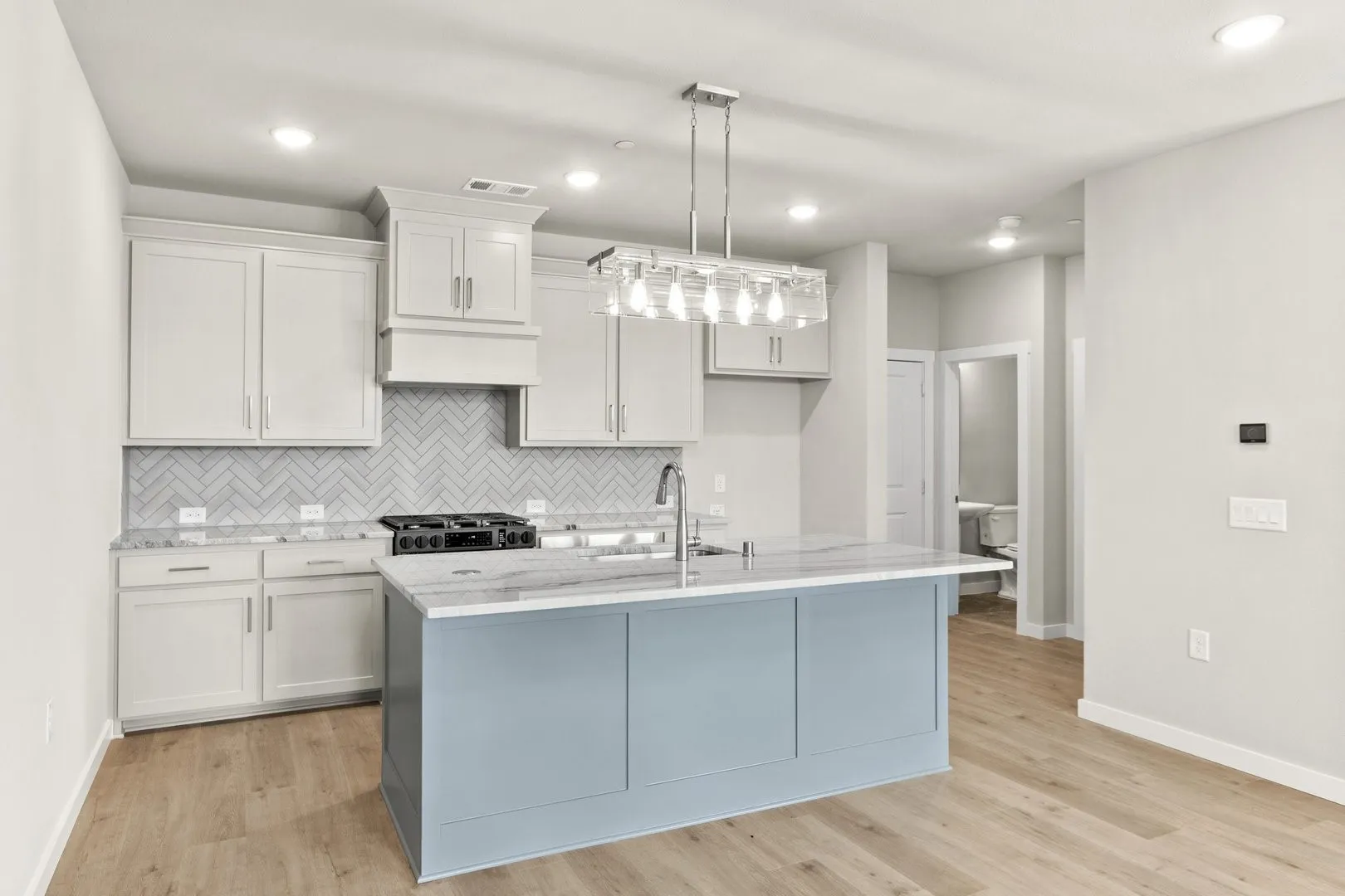 012-2888Enfield-TheColony-TX-75056-Kitchen.jpg-SMALL