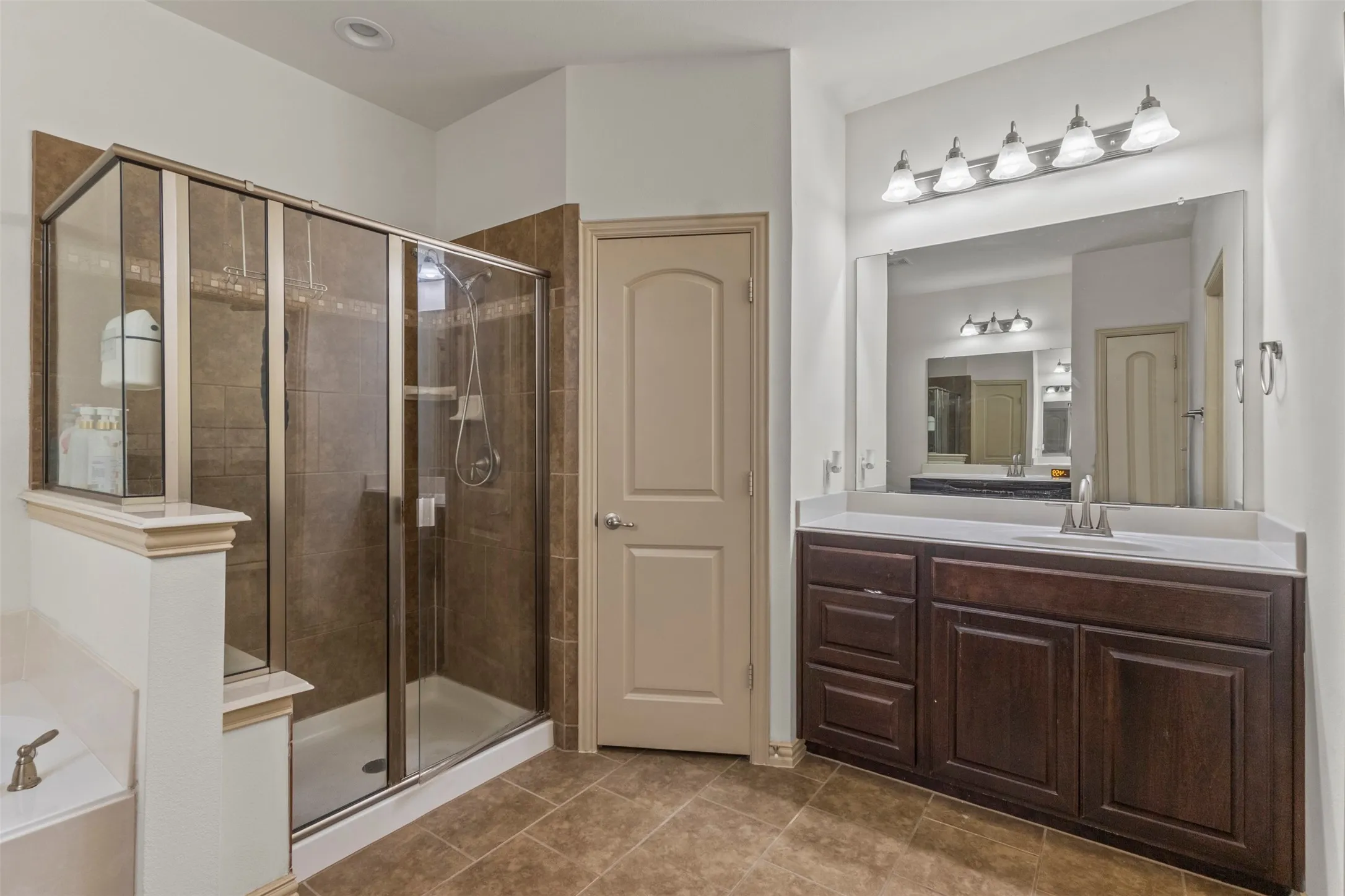 Townhouse For Sale in Dallas County , 4940 Empire Way, Irving, Texas 75038, 3 Bedroom, 3 Bathroom, 2 Garage spaces, 2,364 Sqft, built in 2012, mls#21359075, Real Estate Agent in Irving, Homes For Sale in Dallas county, Homes For Sale in Irving, Realtor in Irving Texas, Real Estate Brokerage Independent Realty Texas, Luminita Cordes Realtor
