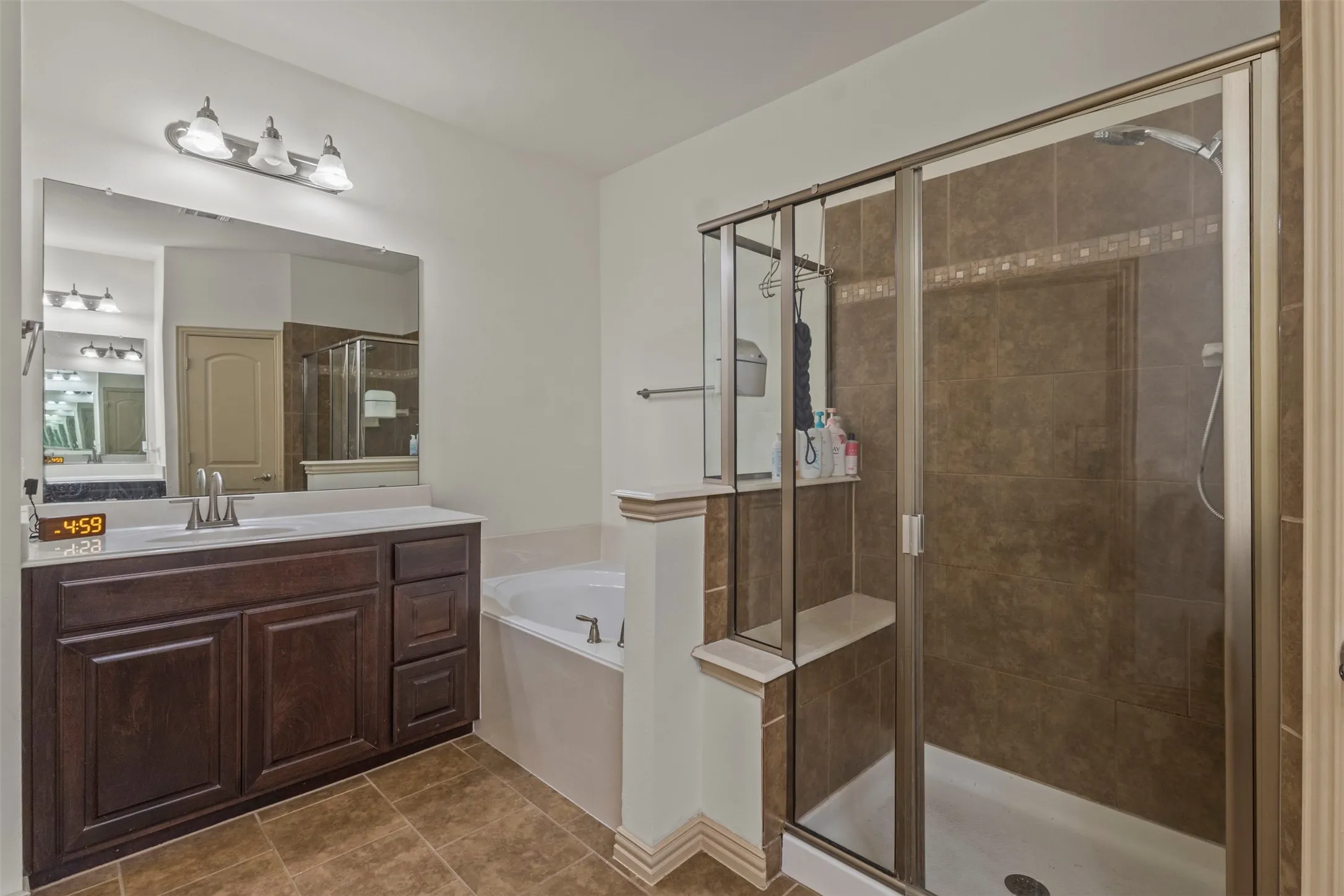 Townhouse For Sale in Dallas County , 4940 Empire Way, Irving, Texas 75038, 3 Bedroom, 3 Bathroom, 2 Garage spaces, 2,364 Sqft, built in 2012, mls#21359075, Real Estate Agent in Irving, Homes For Sale in Dallas county, Homes For Sale in Irving, Realtor in Irving Texas, Real Estate Brokerage Independent Realty Texas, Luminita Cordes Realtor