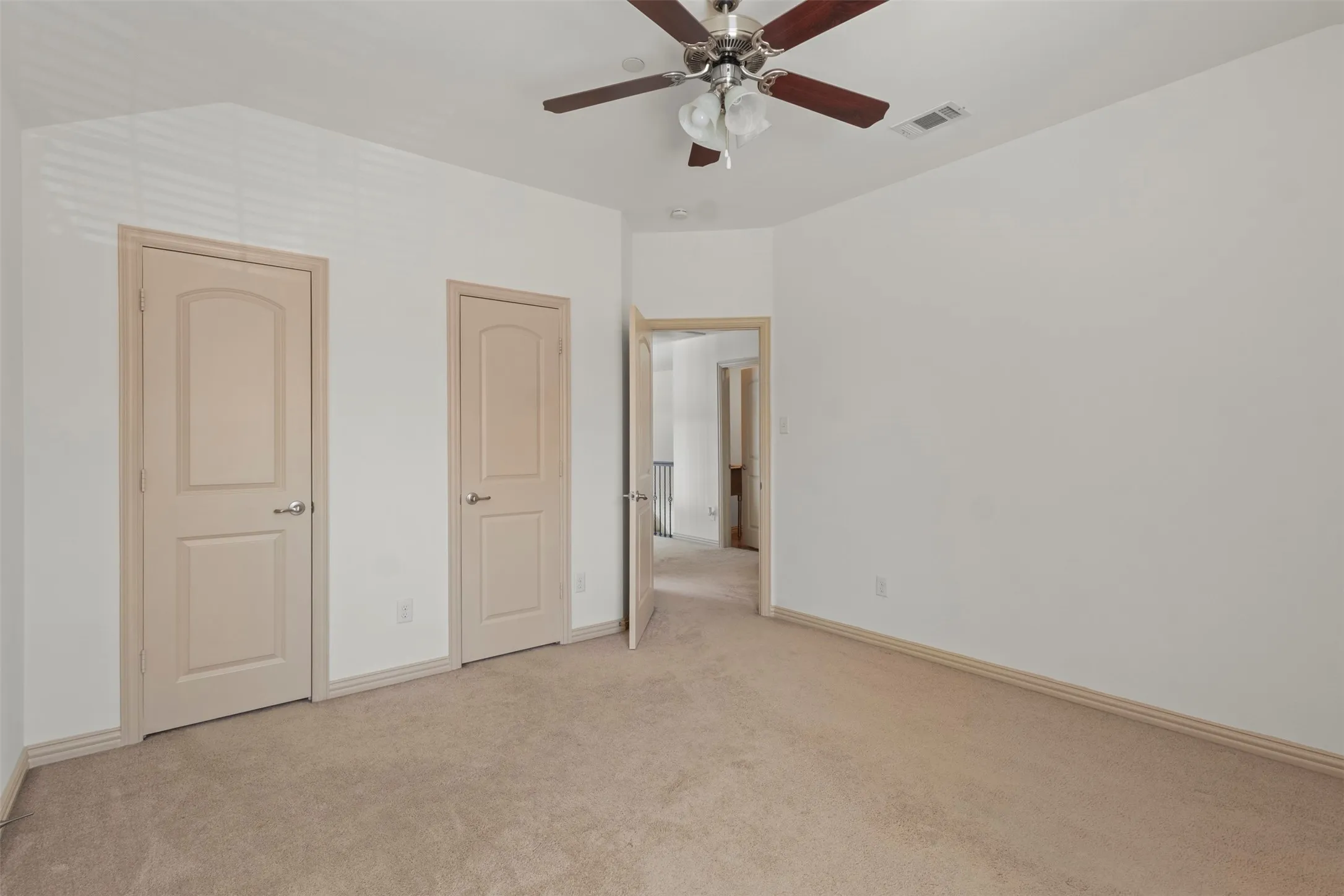Townhouse For Sale in Dallas County , 4940 Empire Way, Irving, Texas 75038, 3 Bedroom, 3 Bathroom, 2 Garage spaces, 2,364 Sqft, built in 2012, mls#21359075, Real Estate Agent in Irving, Homes For Sale in Dallas county, Homes For Sale in Irving, Realtor in Irving Texas, Real Estate Brokerage Independent Realty Texas, Luminita Cordes Realtor