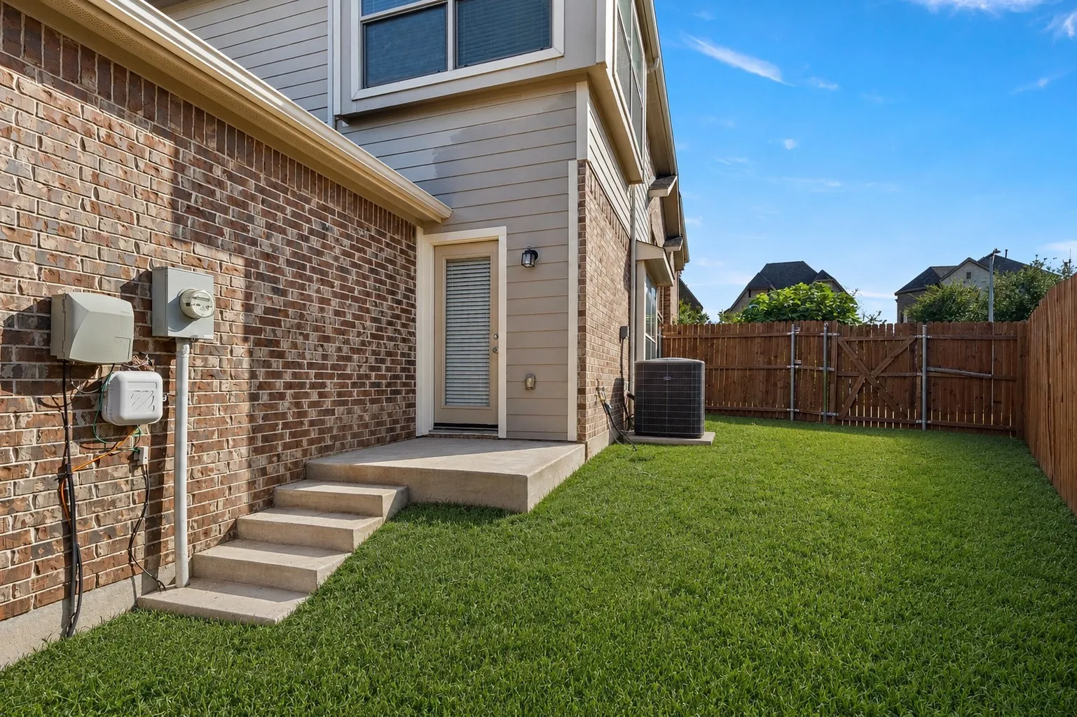 Townhouse For Sale in Dallas County , 4940 Empire Way, Irving, Texas 75038, 3 Bedroom, 3 Bathroom, 2 Garage spaces, 2,364 Sqft, built in 2012, mls#21359075, Real Estate Agent in Irving, Homes For Sale in Dallas county, Homes For Sale in Irving, Realtor in Irving Texas, Real Estate Brokerage Independent Realty Texas, Luminita Cordes Realtor