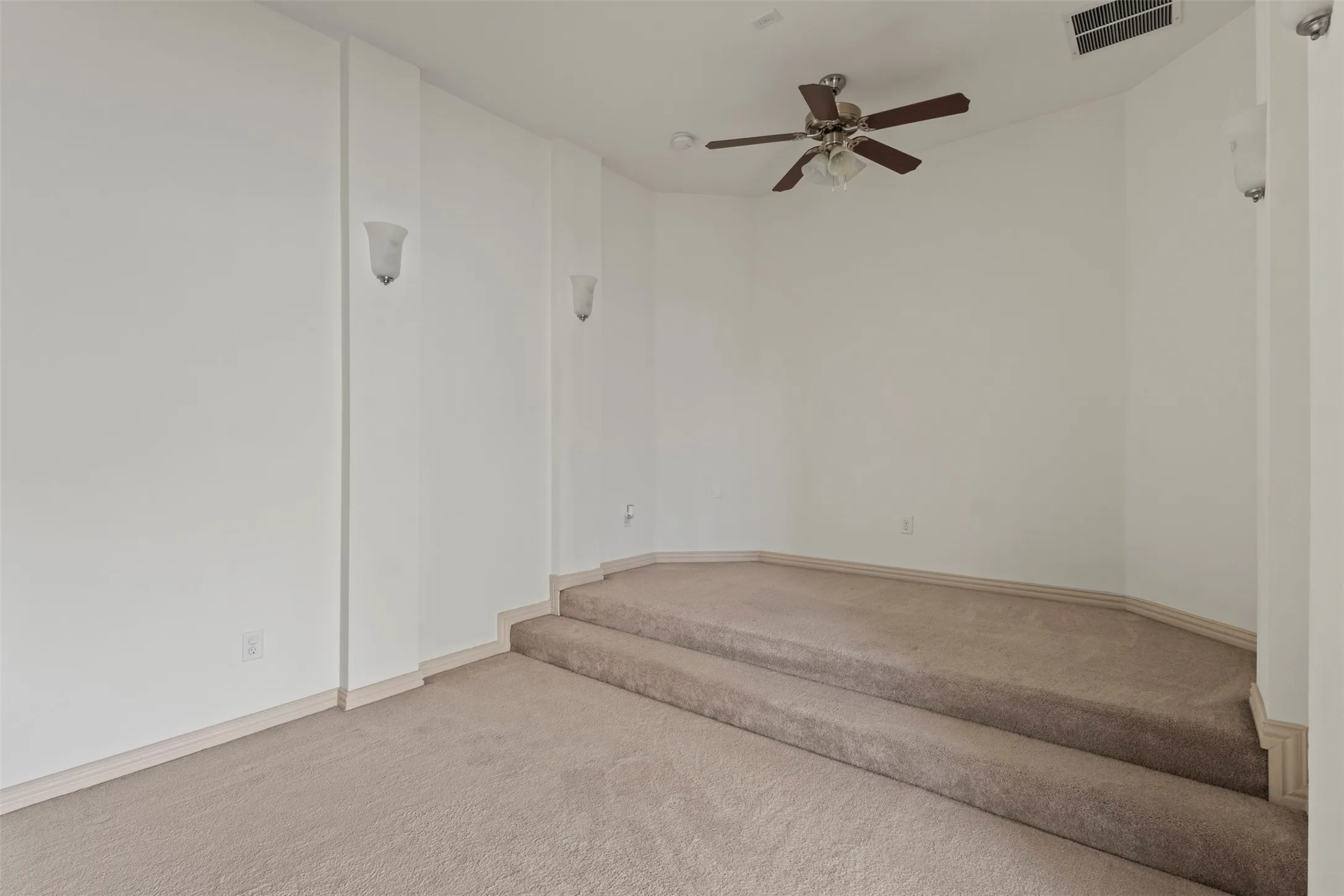 Townhouse For Sale in Dallas County , 4940 Empire Way, Irving, Texas 75038, 3 Bedroom, 3 Bathroom, 2 Garage spaces, 2,364 Sqft, built in 2012, mls#21359075, Real Estate Agent in Irving, Homes For Sale in Dallas county, Homes For Sale in Irving, Realtor in Irving Texas, Real Estate Brokerage Independent Realty Texas, Luminita Cordes Realtor