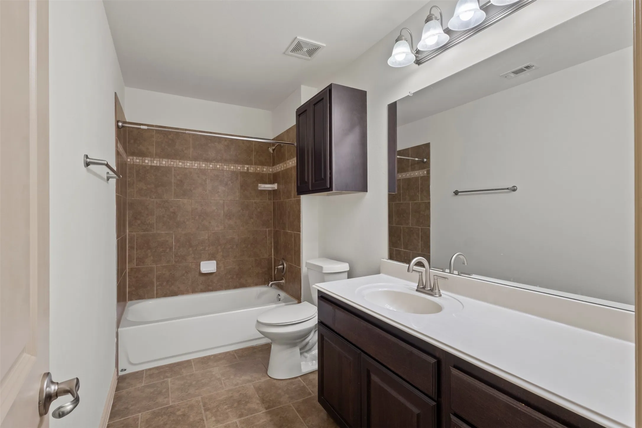 Townhouse For Sale in Dallas County , 4940 Empire Way, Irving, Texas 75038, 3 Bedroom, 3 Bathroom, 2 Garage spaces, 2,364 Sqft, built in 2012, mls#21359075, Real Estate Agent in Irving, Homes For Sale in Dallas county, Homes For Sale in Irving, Realtor in Irving Texas, Real Estate Brokerage Independent Realty Texas, Luminita Cordes Realtor