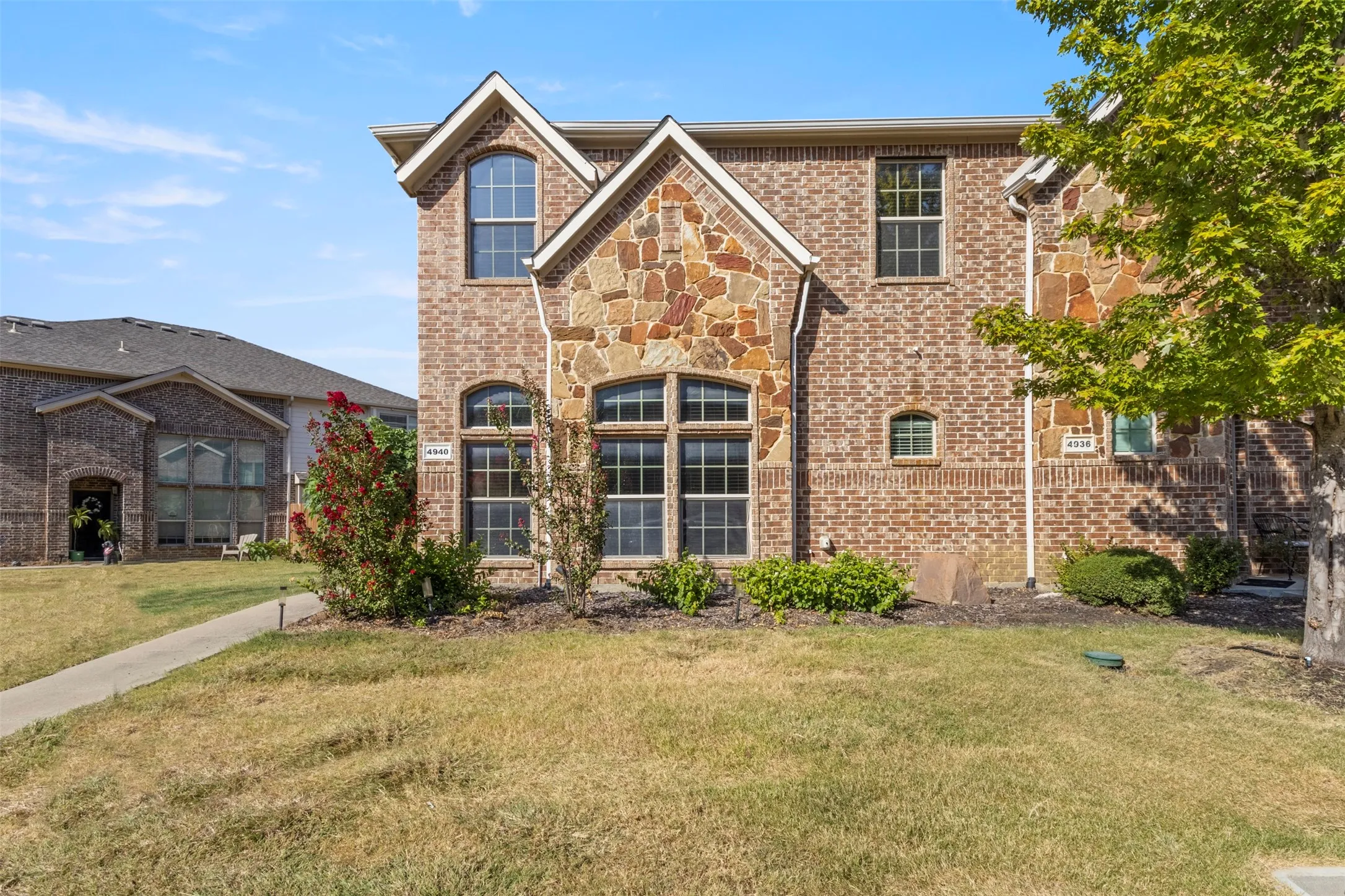 Townhouse For Sale in Dallas County , 4940 Empire Way, Irving, Texas 75038, 3 Bedroom, 3 Bathroom, 2 Garage spaces, 2,364 Sqft, built in 2012, mls#21359075, Real Estate Agent in Irving, Homes For Sale in Dallas county, Homes For Sale in Irving, Realtor in Irving Texas, Real Estate Brokerage Independent Realty Texas, Luminita Cordes Realtor