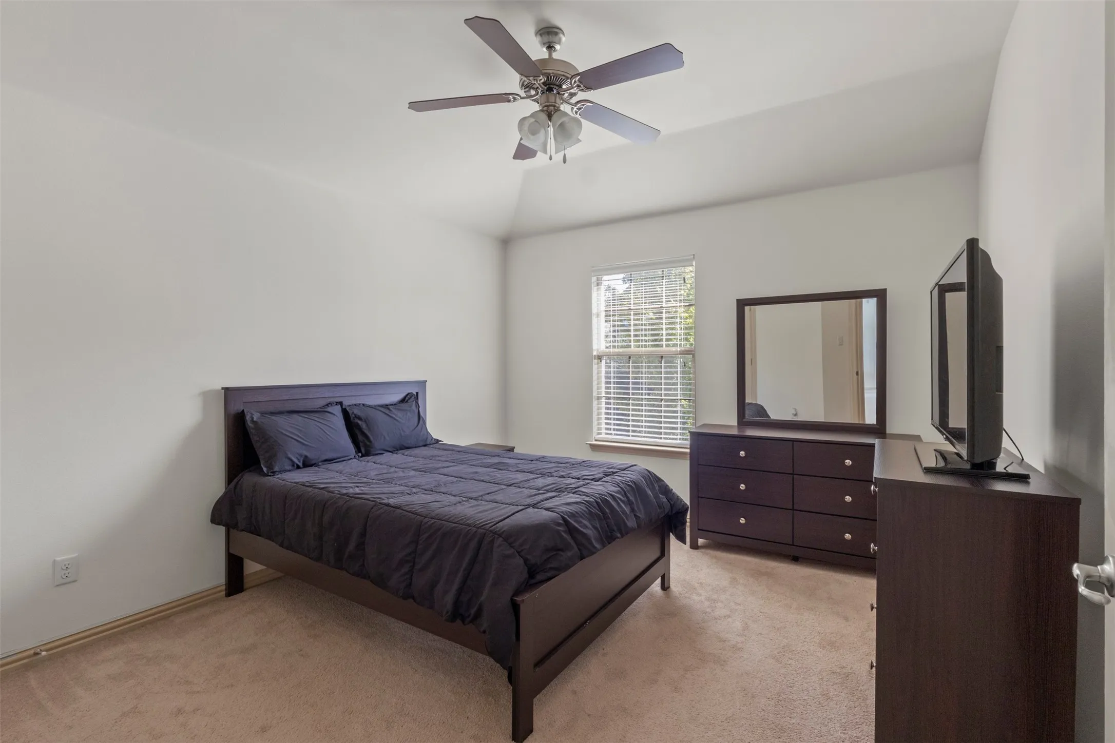 Townhouse For Sale in Dallas County , 4940 Empire Way, Irving, Texas 75038, 3 Bedroom, 3 Bathroom, 2 Garage spaces, 2,364 Sqft, built in 2012, mls#21359075, Real Estate Agent in Irving, Homes For Sale in Dallas county, Homes For Sale in Irving, Realtor in Irving Texas, Real Estate Brokerage Independent Realty Texas, Luminita Cordes Realtor