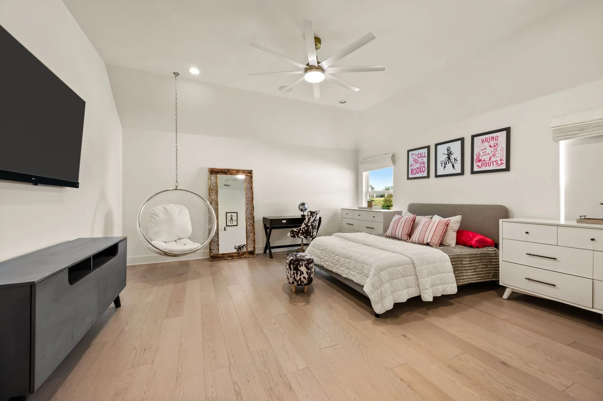 Single Family Residence For Sale in Denton County , 4104 Silverstein Street, Flower Mound, Texas 75022, 5 Bedroom, 6 Bathroom, 3 Garage spaces, 6,304 Sqft, built in 2021, mls#21363208, Real Estate Agent in Flower Mound, Homes For Sale in Denton county, Homes For Sale in Flower Mound, Realtor in Flower Mound Texas, Real Estate Brokerage Independent Realty Texas, Luminita Cordes Realtor