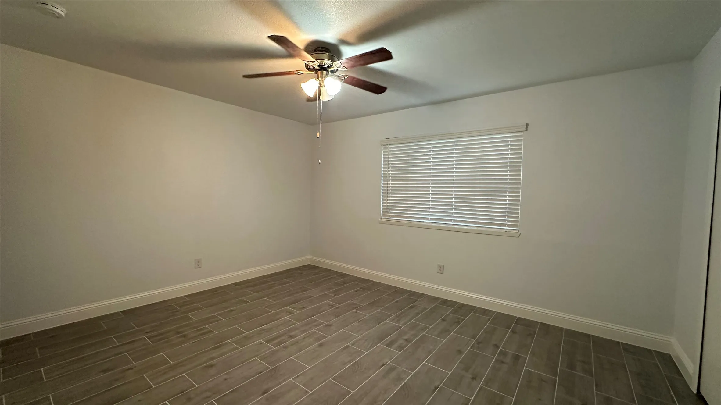 Single Family Residence For Rent in Denton County , 5300 Duchess Court, Lake Dallas, Texas 75065, 3 Bedroom, 3 Bathroom, 1 Garage spaces, 1,302 Sqft, built in 1976, Price $2,100, mls#21363495, Real Estate Agent in Lake Dallas, Homes For Rent in Denton county, Homes For Rent in Lake Dallas, Realtor in Lake Dallas Texas, Real Estate Brokerage Independent Realty Texas, Luminita Cordes Realtor