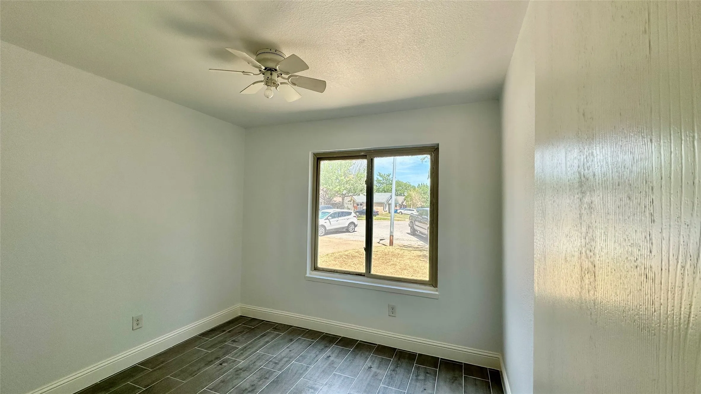 Single Family Residence For Rent in Denton County , 5300 Duchess Court, Lake Dallas, Texas 75065, 3 Bedroom, 3 Bathroom, 1 Garage spaces, 1,302 Sqft, built in 1976, Price $2,100, mls#21363495, Real Estate Agent in Lake Dallas, Homes For Rent in Denton county, Homes For Rent in Lake Dallas, Realtor in Lake Dallas Texas, Real Estate Brokerage Independent Realty Texas, Luminita Cordes Realtor