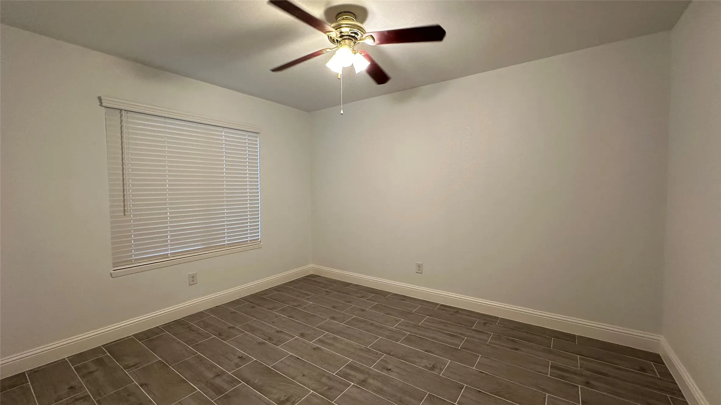 Single Family Residence For Rent in Denton County , 5300 Duchess Court, Lake Dallas, Texas 75065, 3 Bedroom, 3 Bathroom, 1 Garage spaces, 1,302 Sqft, built in 1976, Price $2,100, mls#21363495, Real Estate Agent in Lake Dallas, Homes For Rent in Denton county, Homes For Rent in Lake Dallas, Realtor in Lake Dallas Texas, Real Estate Brokerage Independent Realty Texas, Luminita Cordes Realtor