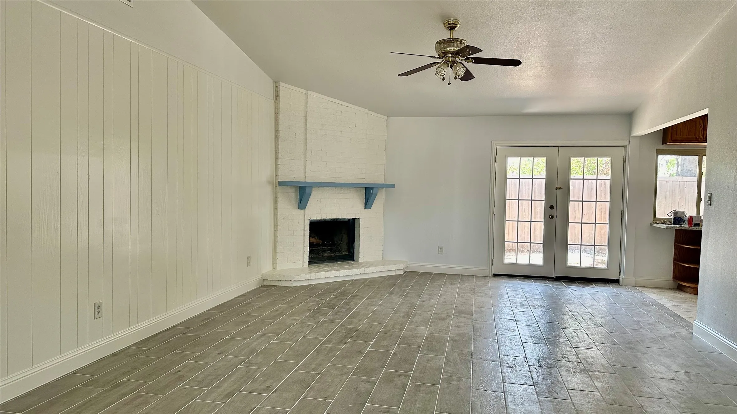 Single Family Residence For Rent in Denton County , 5300 Duchess Court, Lake Dallas, Texas 75065, 3 Bedroom, 3 Bathroom, 1 Garage spaces, 1,302 Sqft, built in 1976, Price $2,100, mls#21363495, Real Estate Agent in Lake Dallas, Homes For Rent in Denton county, Homes For Rent in Lake Dallas, Realtor in Lake Dallas Texas, Real Estate Brokerage Independent Realty Texas, Luminita Cordes Realtor