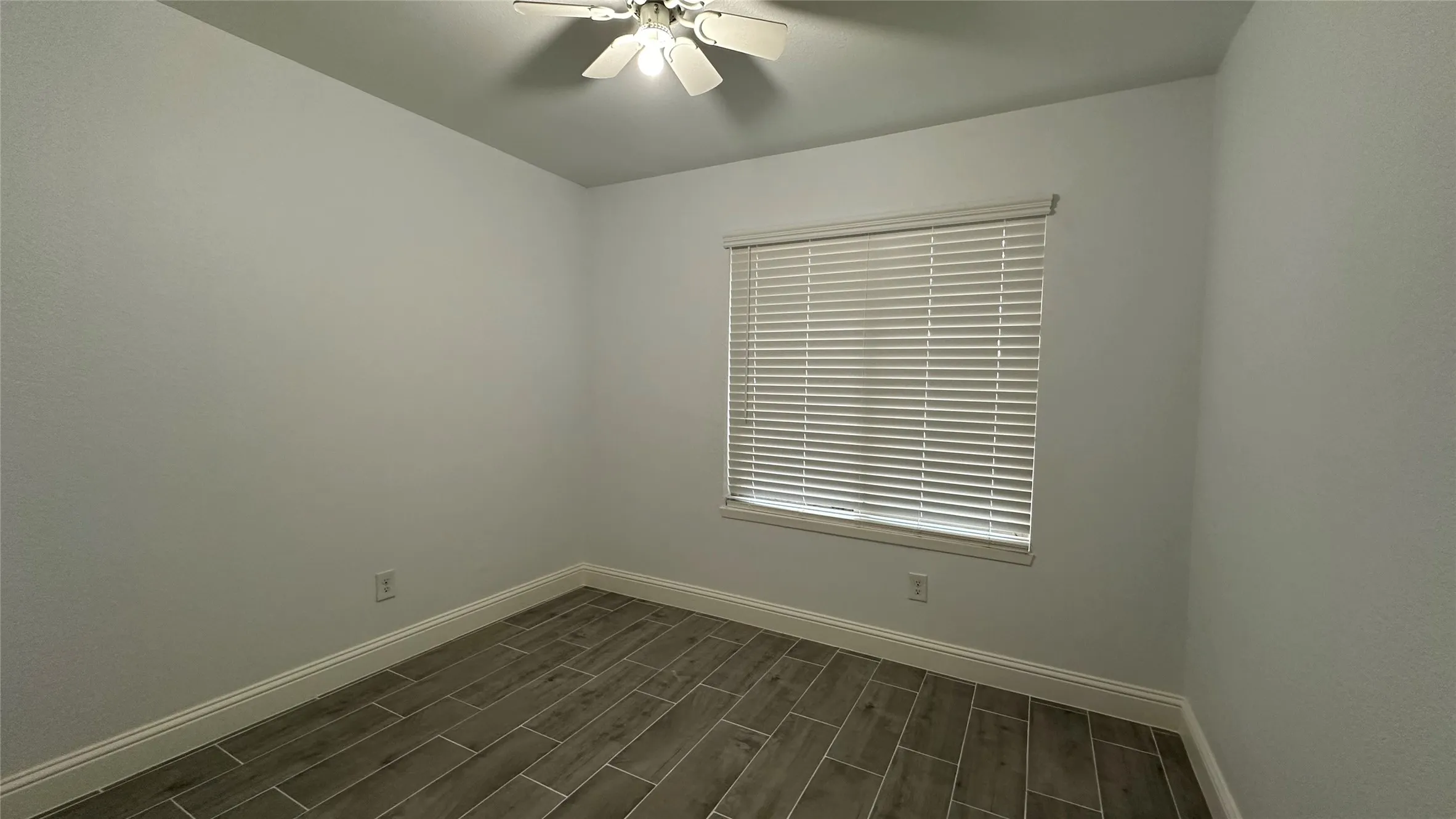 Single Family Residence For Rent in Denton County , 5300 Duchess Court, Lake Dallas, Texas 75065, 3 Bedroom, 3 Bathroom, 1 Garage spaces, 1,302 Sqft, built in 1976, Price $2,100, mls#21363495, Real Estate Agent in Lake Dallas, Homes For Rent in Denton county, Homes For Rent in Lake Dallas, Realtor in Lake Dallas Texas, Real Estate Brokerage Independent Realty Texas, Luminita Cordes Realtor